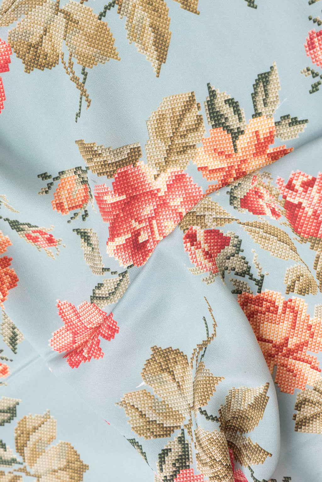 Close up of Grey Dual Tone Mysore Crepe Saree with Printed design on the body and Plain Border.  displaying folds