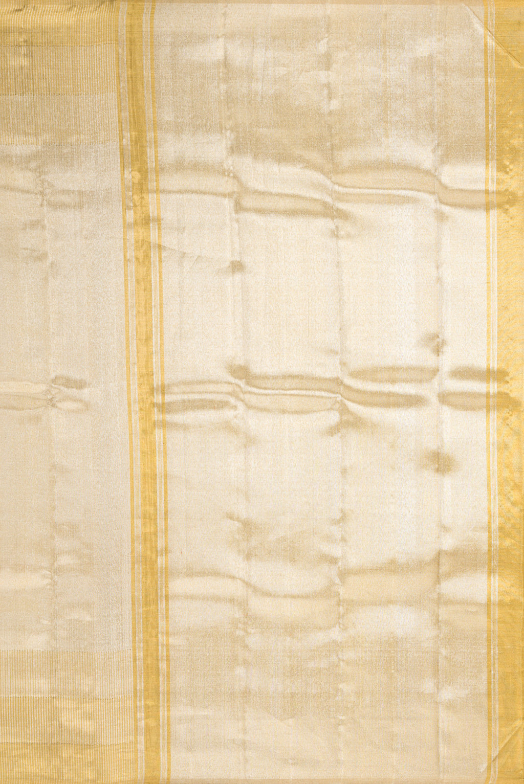 Close up image of the pallu of Gold Dual Tone Kanjivaram Tissue Silk Saree with Zari Brocade on the body and Zari Border. 