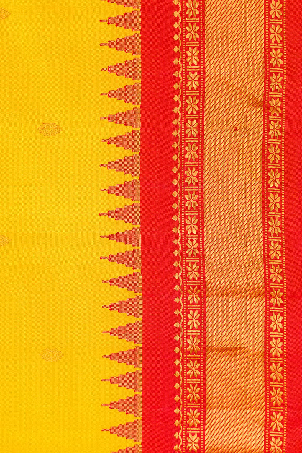 Border image of Yellow Dual Tone Gadwal Silk Saree with Zari Butta on the body and Zari Border. 