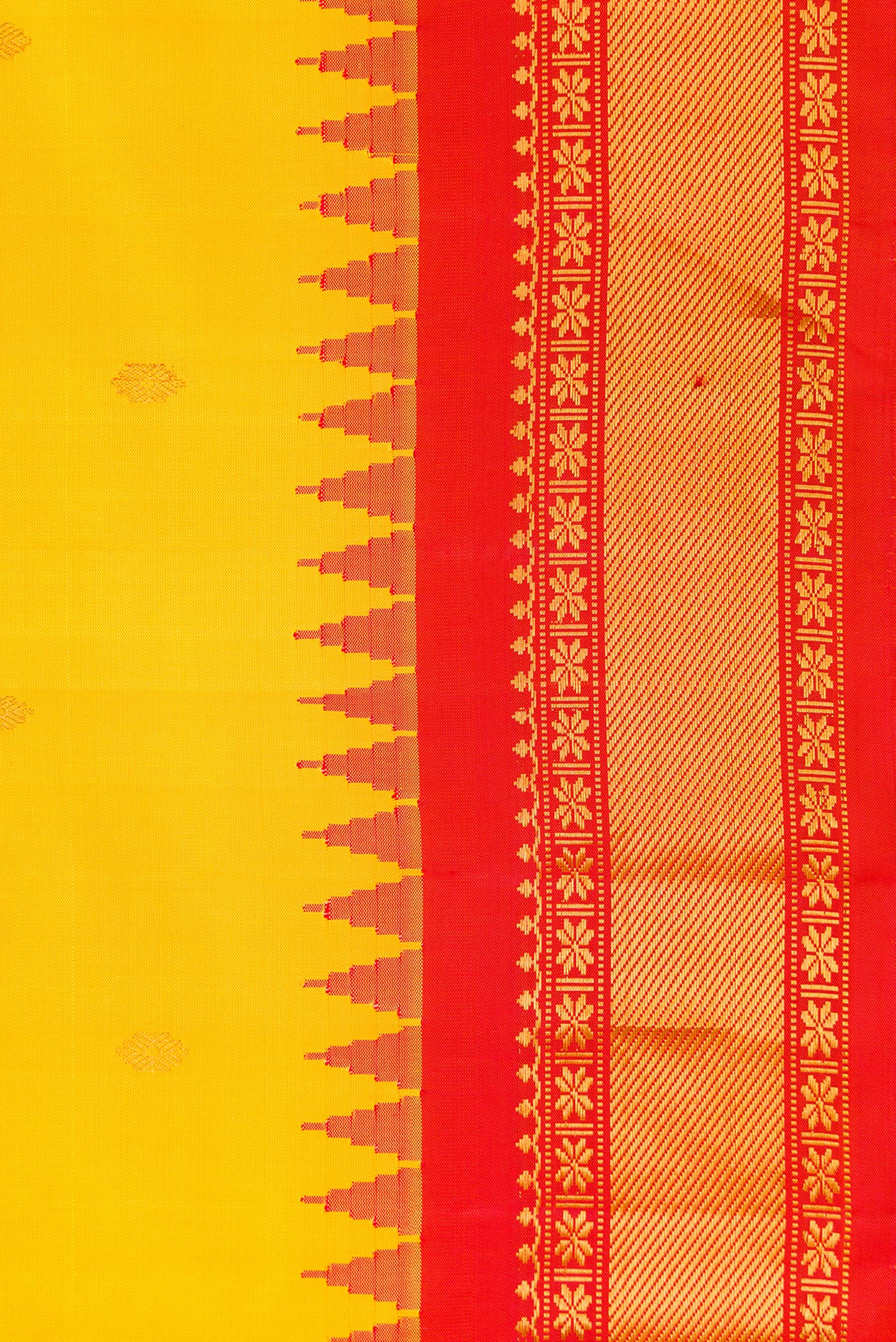 Border image of Yellow Dual Tone Gadwal Silk Saree with Zari Butta on the body and Zari Border. 
