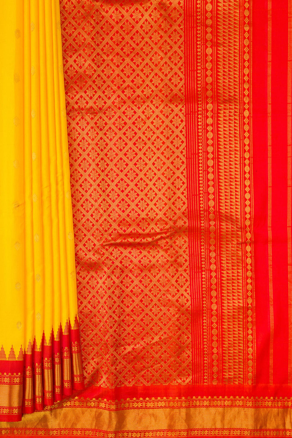 Pleats and pallu of Yellow Dual Tone Gadwal Silk Saree with Zari Butta on the body and Zari Border. 