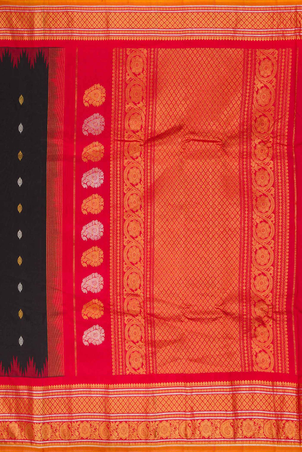 Close up image of the pallu of Black Dual Tone Gadwal Silk Saree with Zari Butta on the body and Zari Border