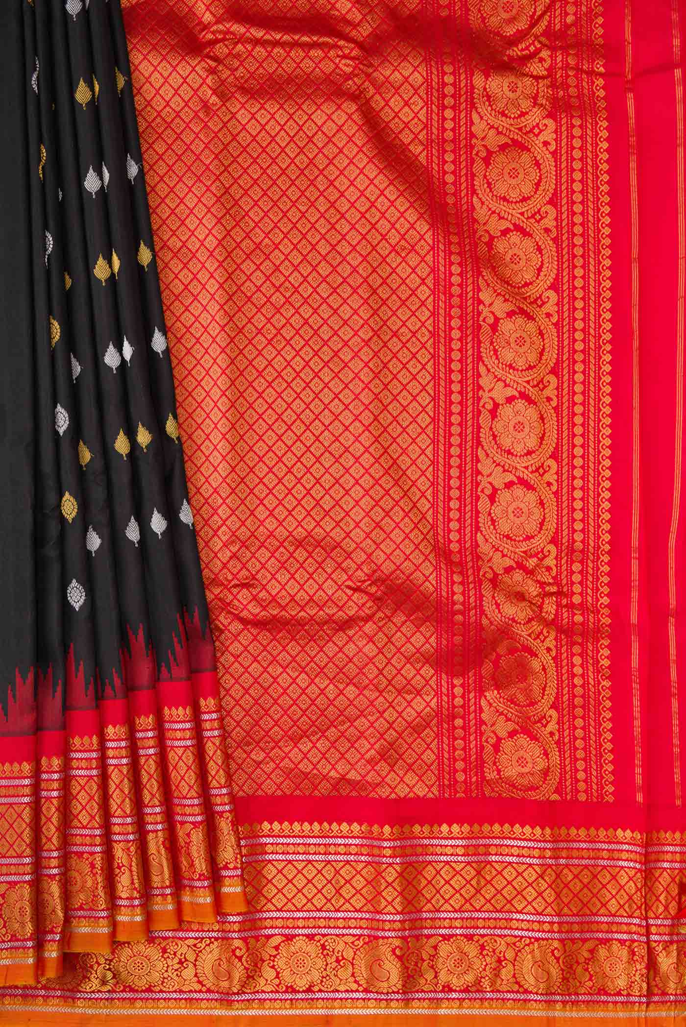 Pleats and pallu of Black Dual Tone Gadwal Silk Saree with Zari Butta on the body and Zari Border