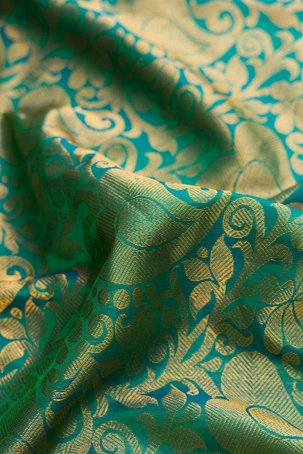 Close up of Green Dual Tone Gadwal Silk Saree with Zari Brocade on the body and Zari Border displaying folds