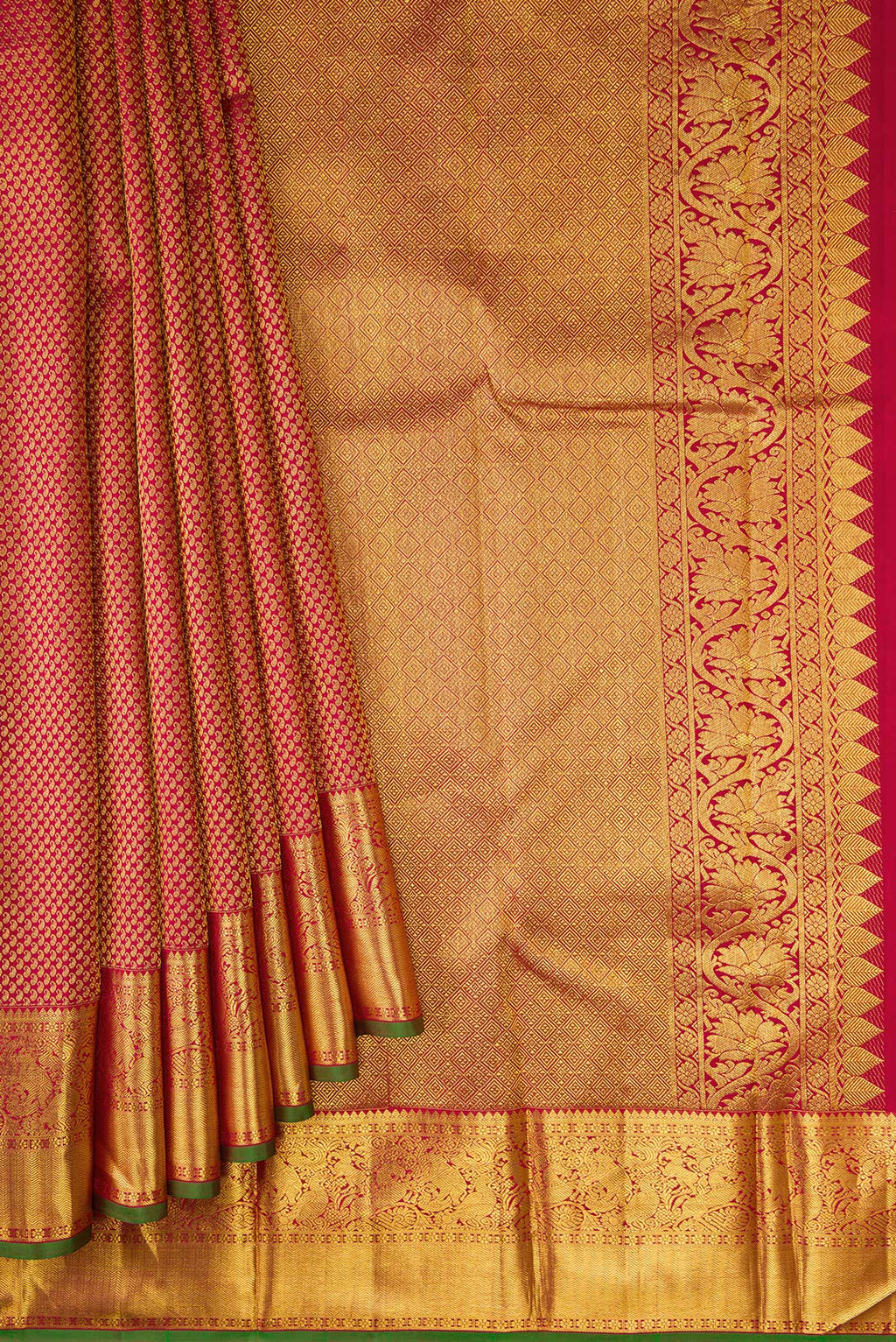 Pleats and pallu of Maroon Dual Tone Kanjivaram Silk Saree with Zari Brocade on the body and Zari Border. 