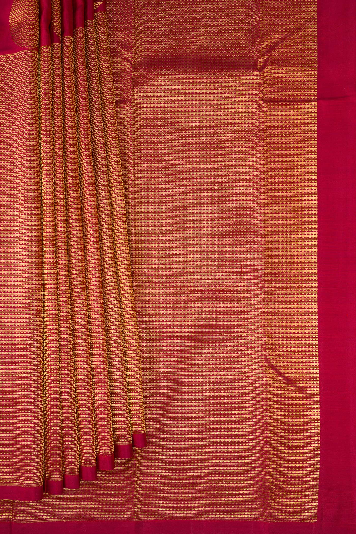 Pleats and pallu of Maroon Kanchipuram Silk Saree with Half And Half on the body and Without Border. 