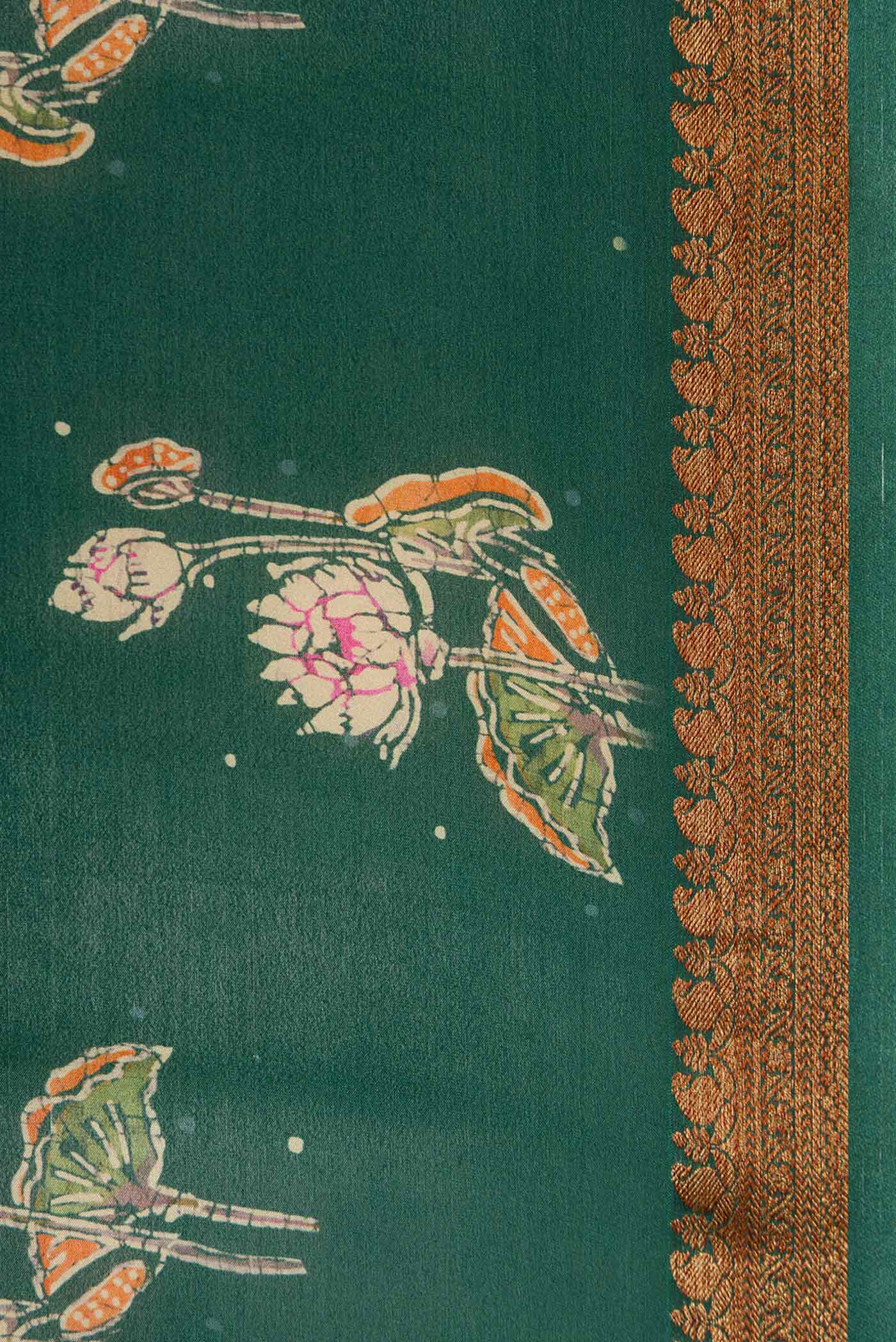 Border image of Bottle Green Dual Tone Mysore Crepe Saree with Printed design on the body and Thread Border. 