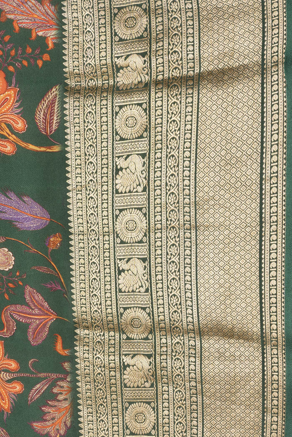 Border image of Bottle Green Dual Tone Mysore Crepe Saree with Printed design on the body and Zari Border. 