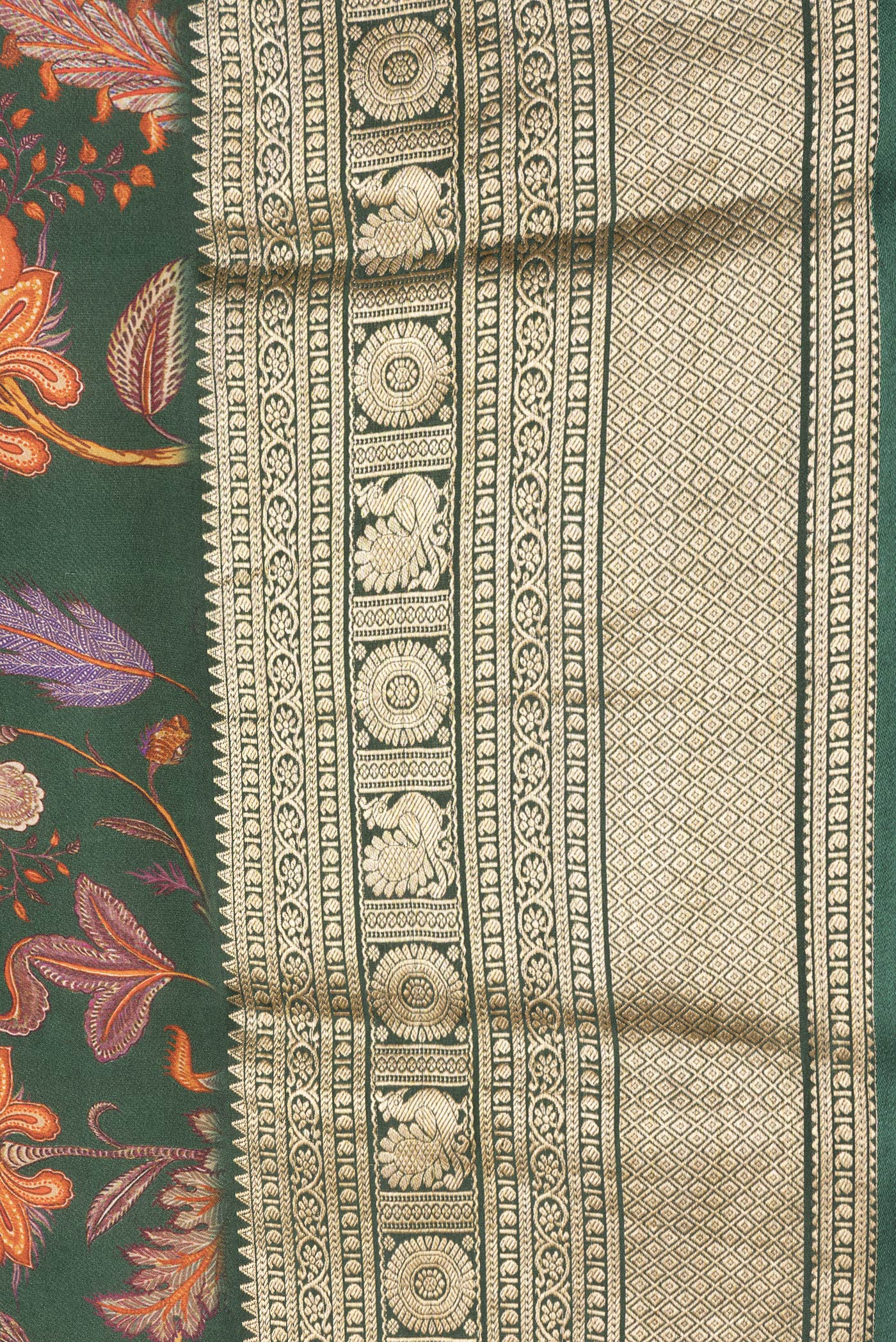 Border image of Bottle Green Dual Tone Mysore Crepe Saree with Printed design on the body and Zari Border. 