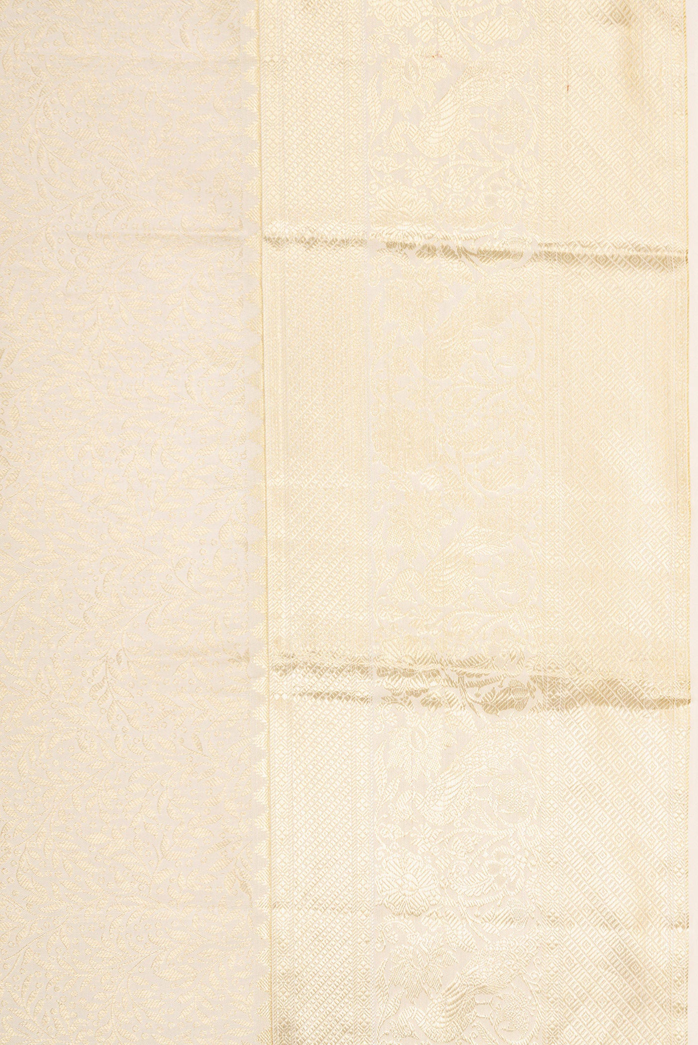 Border image of Off White Kanchipuram Silk Saree with Zari Brocade on the body and Zari Border. 