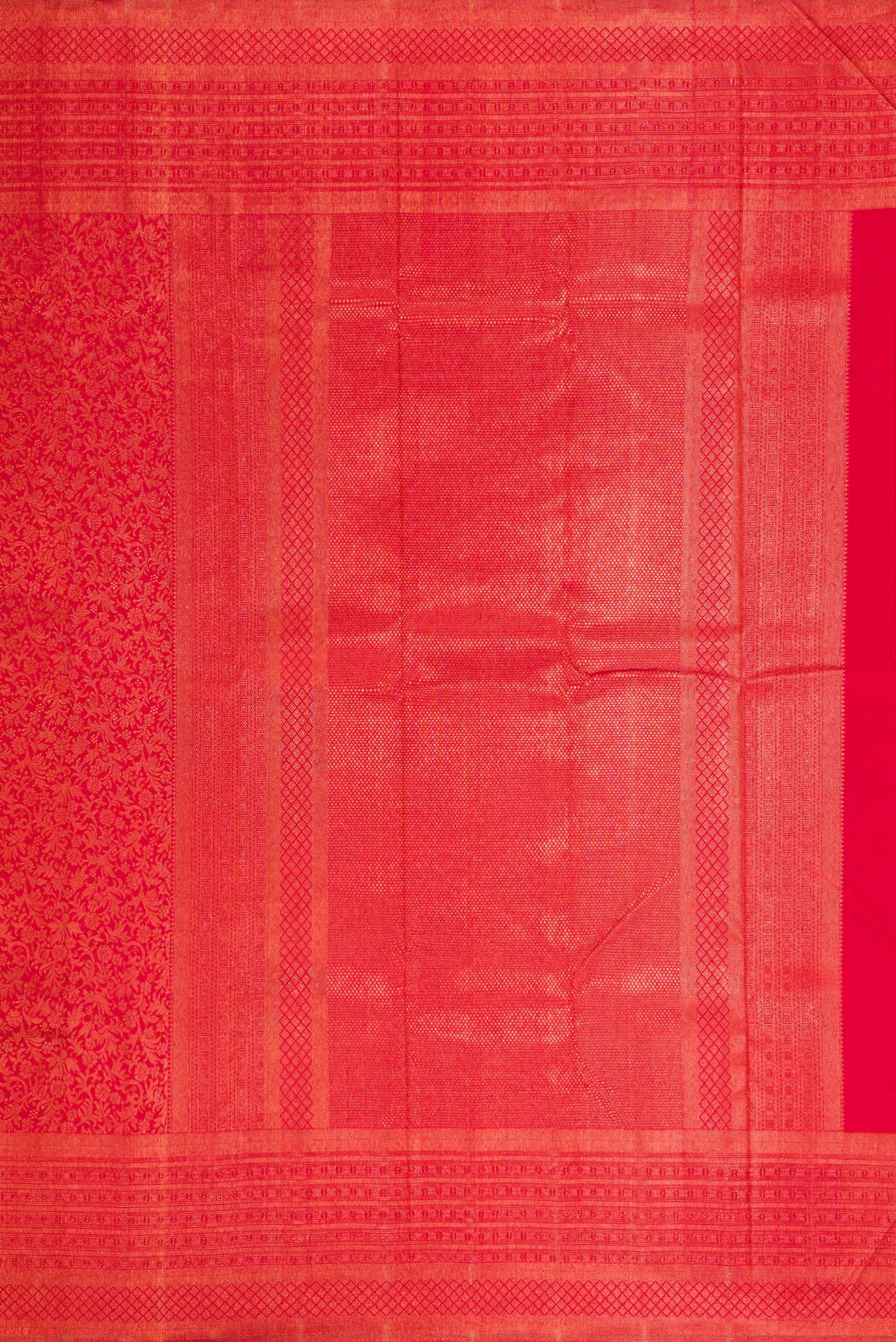 Close up image of the pallu of Red Dual Tone Kanjivaram Silk Saree with Zari Brocade on the body and Zari Border. 