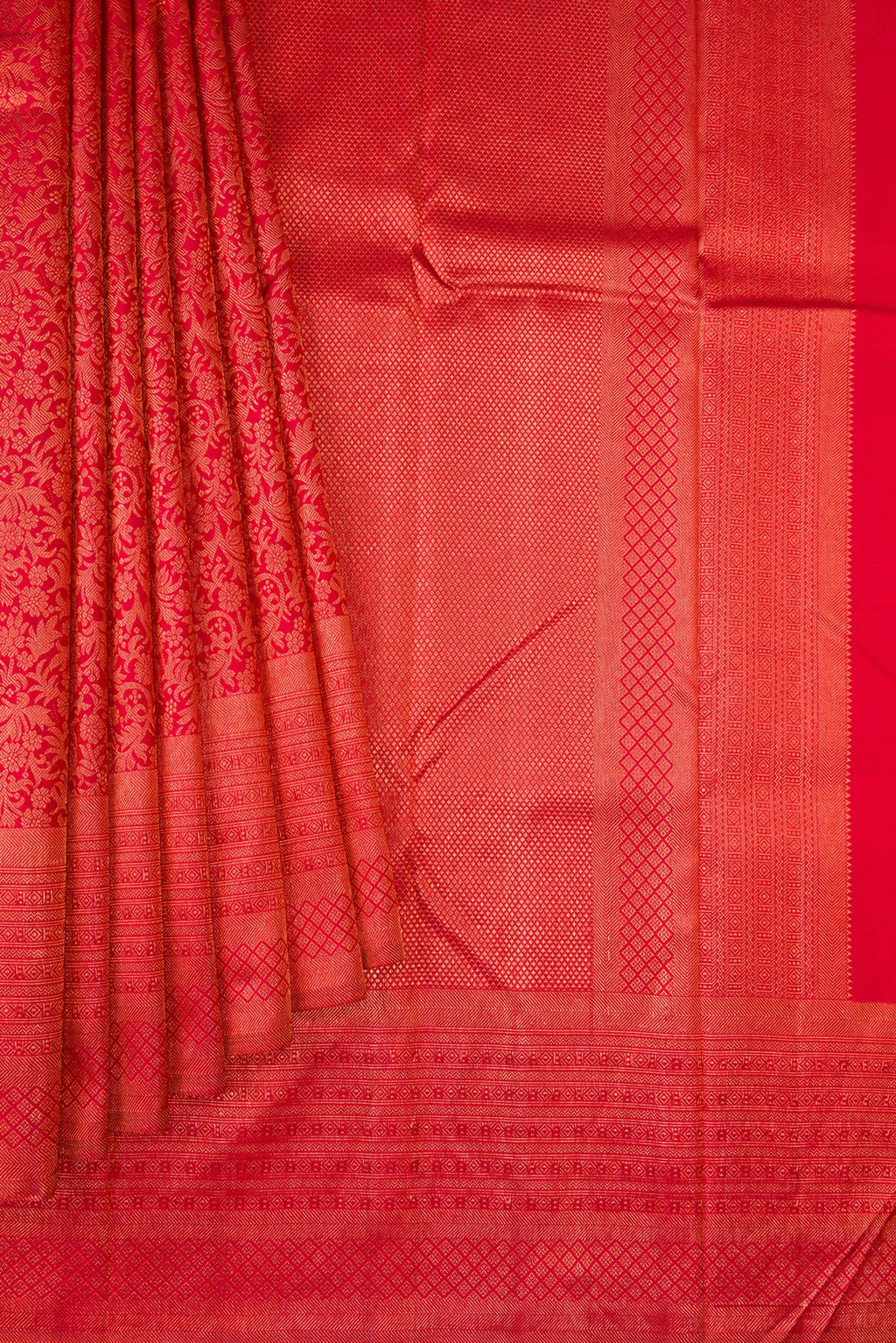 Pleats and pallu of Red Dual Tone Kanjivaram Silk Saree with Zari Brocade on the body and Zari Border. 