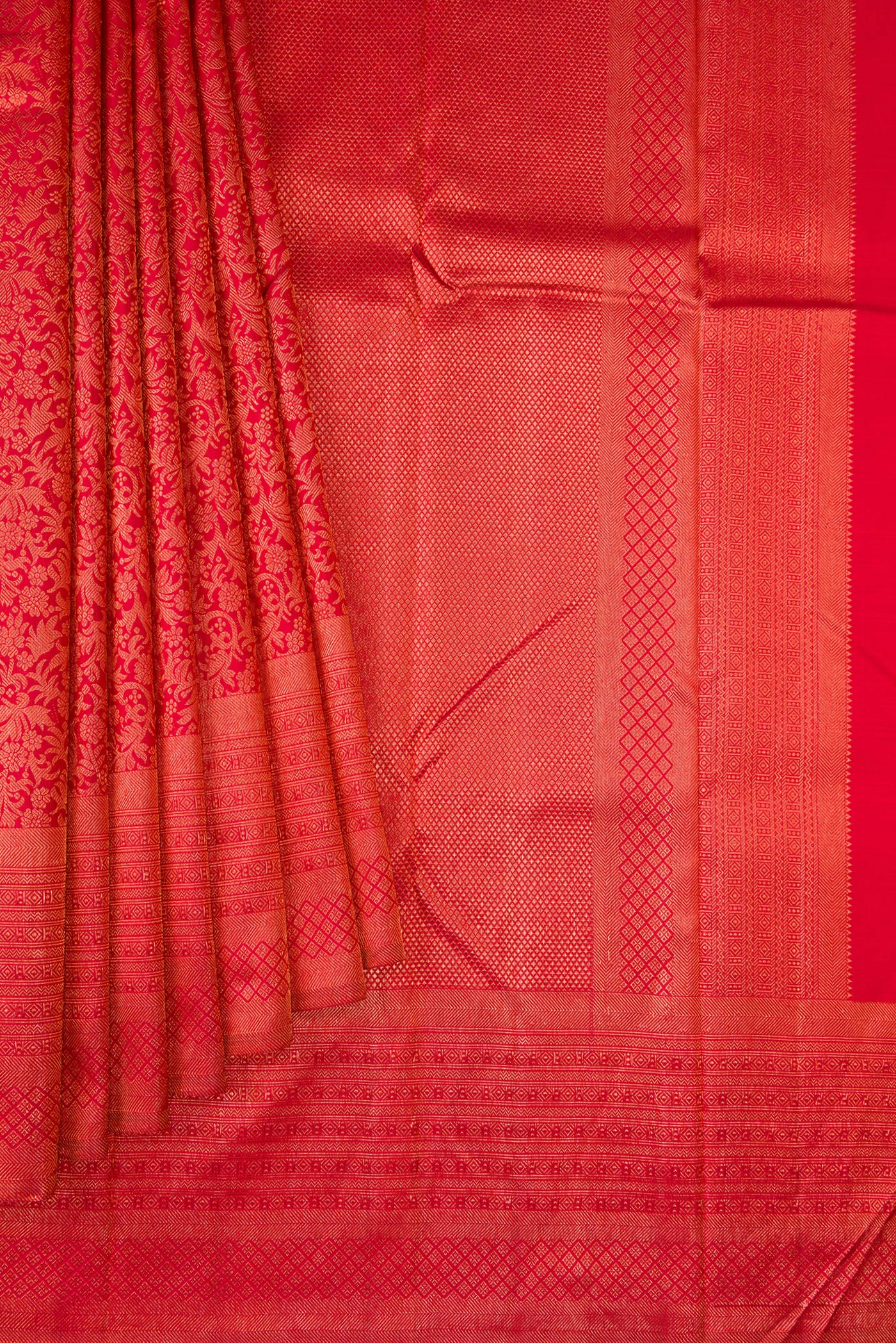 Pleats and pallu of Red Dual Tone Kanjivaram Silk Saree with Zari Brocade on the body and Zari Border. 