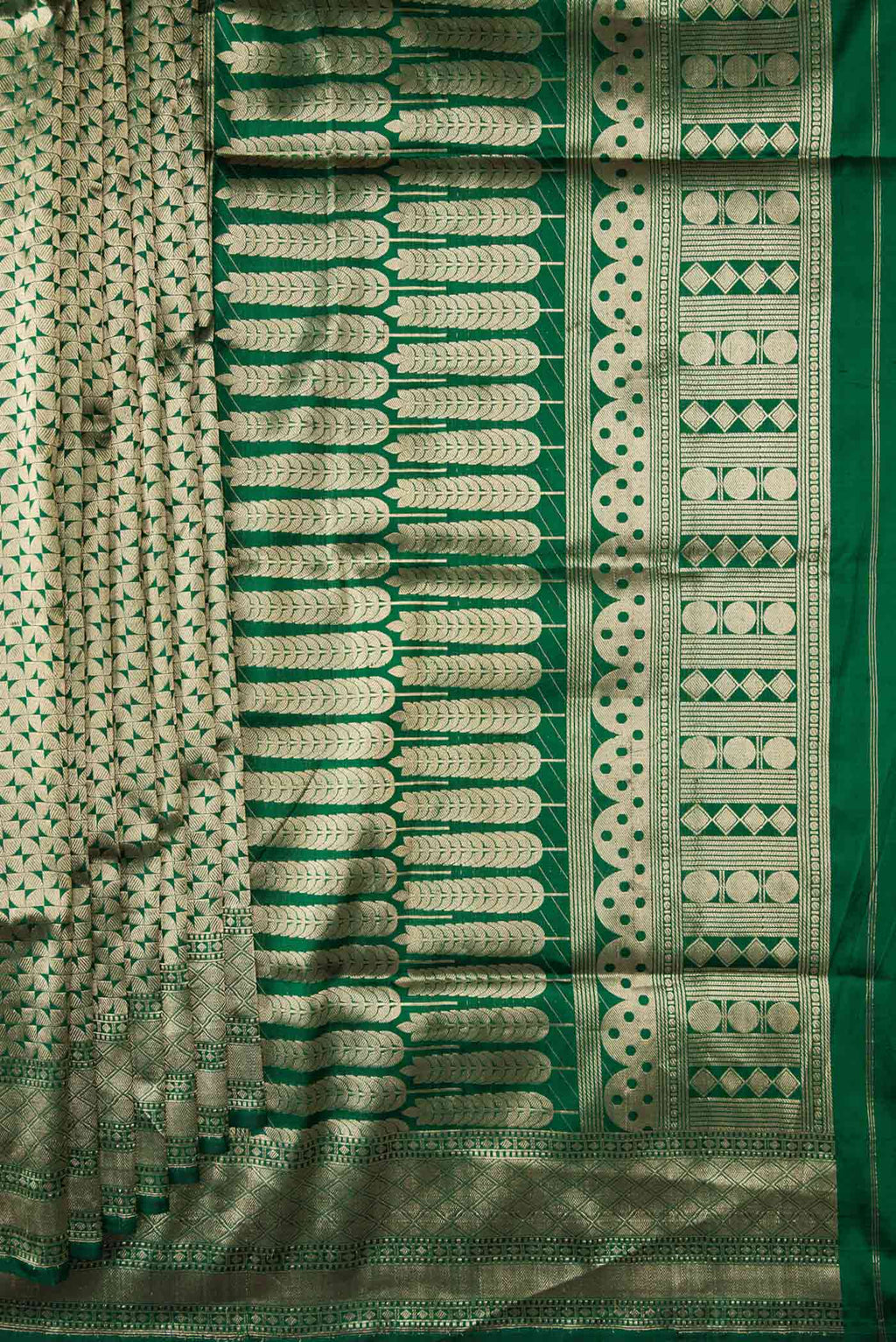 Pleats and pallu of Bottle Green Dual Tone Banarasi Silk Saree with Zari Brocade on the body and Zari Border. 
