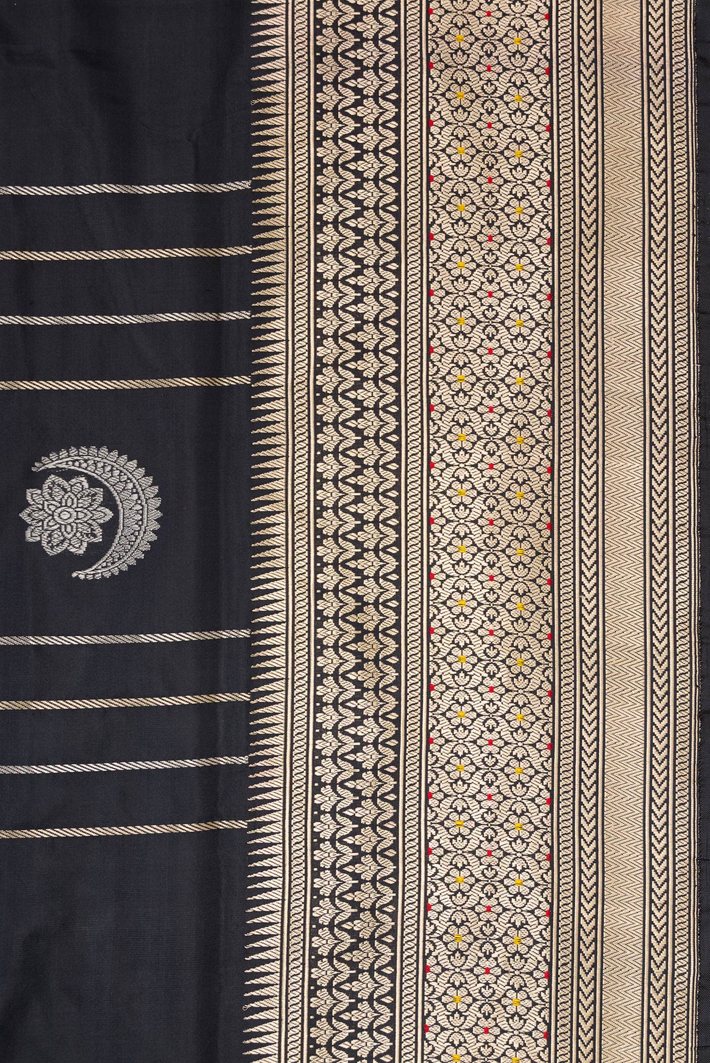 Border image of Black Dual Tone Banarasi Silk Saree with Zari Butta on the body and Zari Border. 