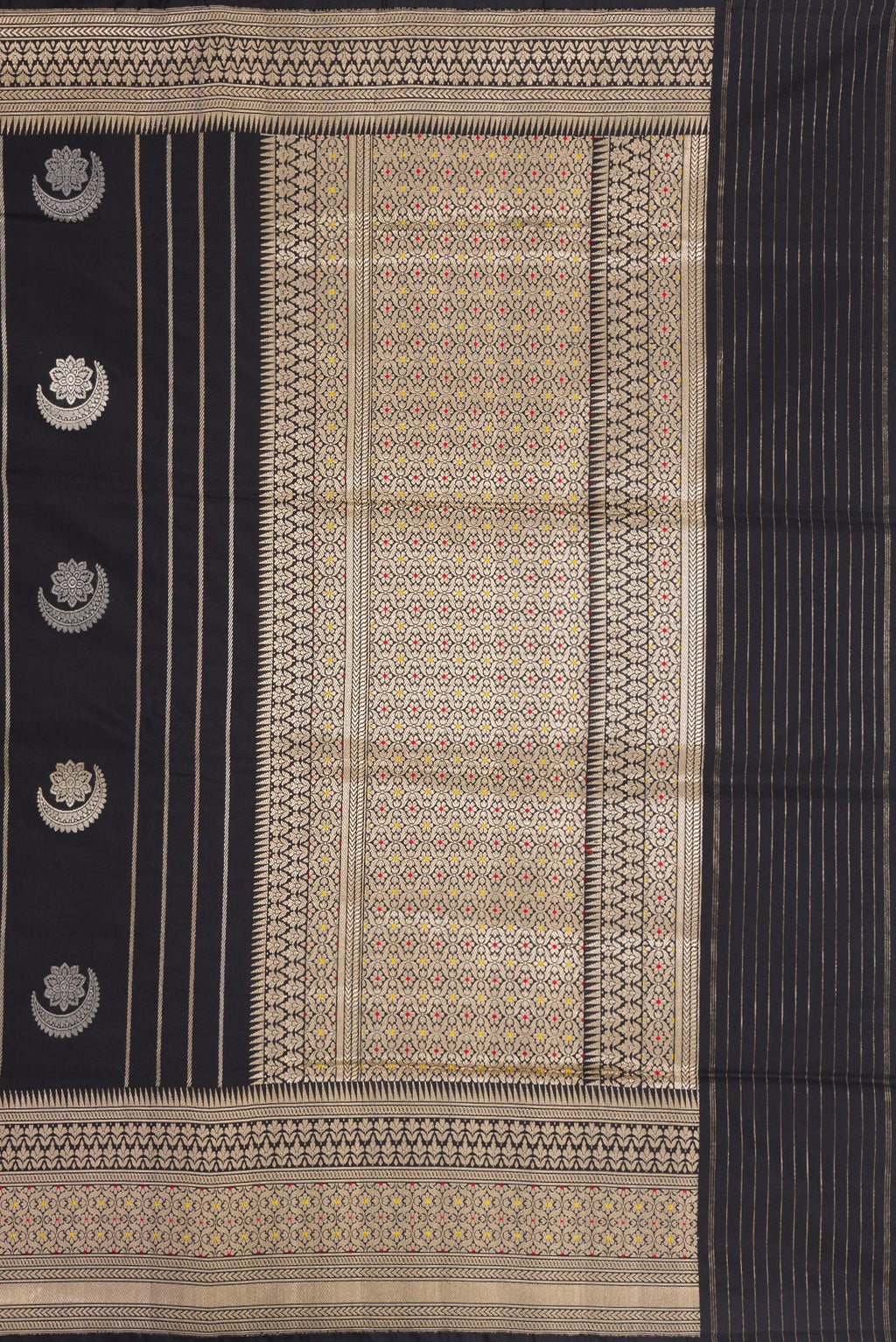 Close up image of the pallu of Black Dual Tone Banarasi Silk Saree with Zari Butta on the body and Zari Border. 