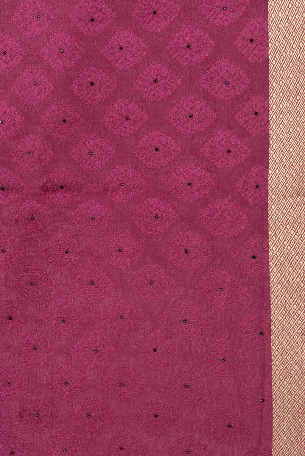 Border image of Magenta Dual Tone Georgette Saree with Jacquard design on the body and Zari Border. 