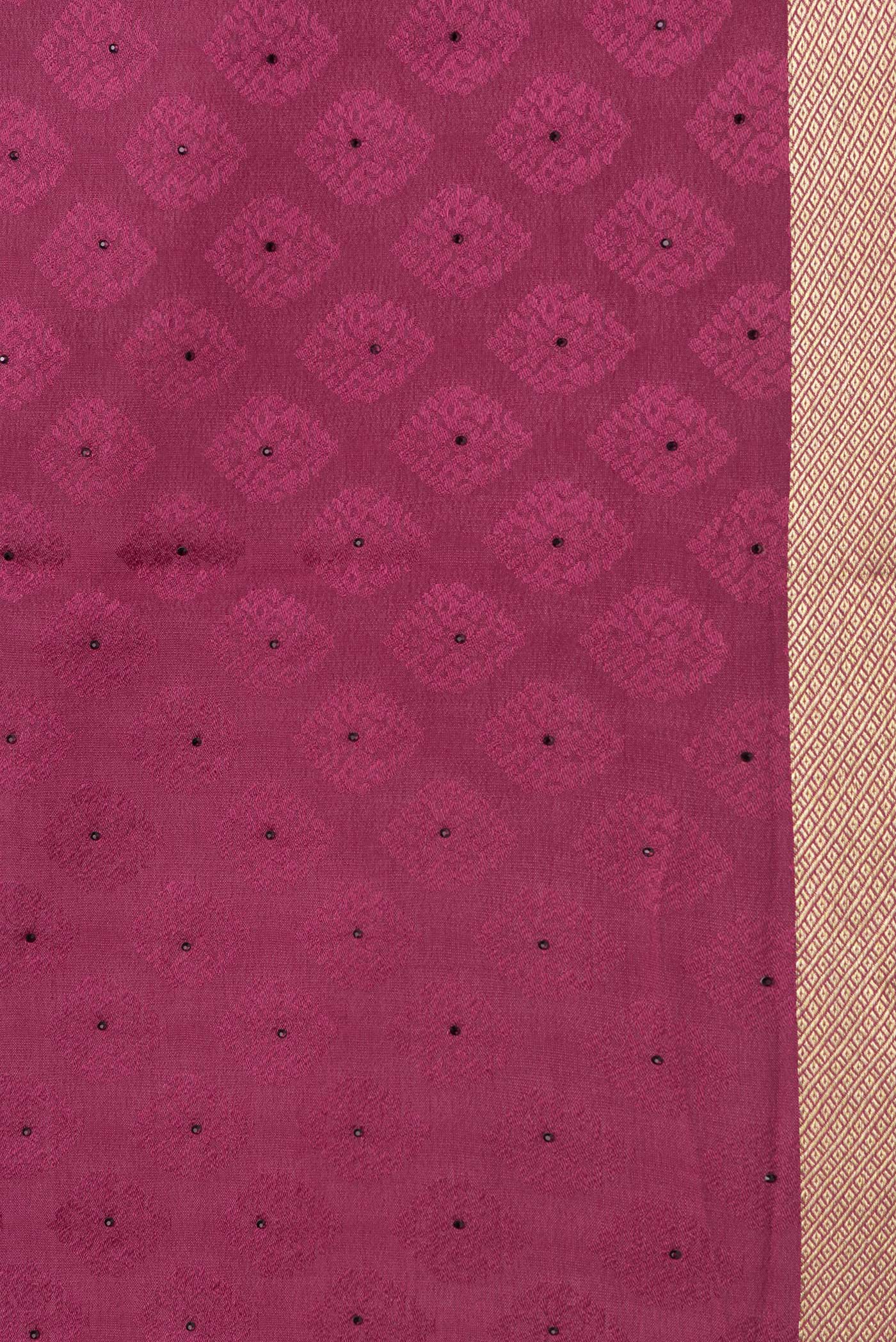 Border image of Magenta Dual Tone Georgette Saree with Jacquard design on the body and Zari Border. 