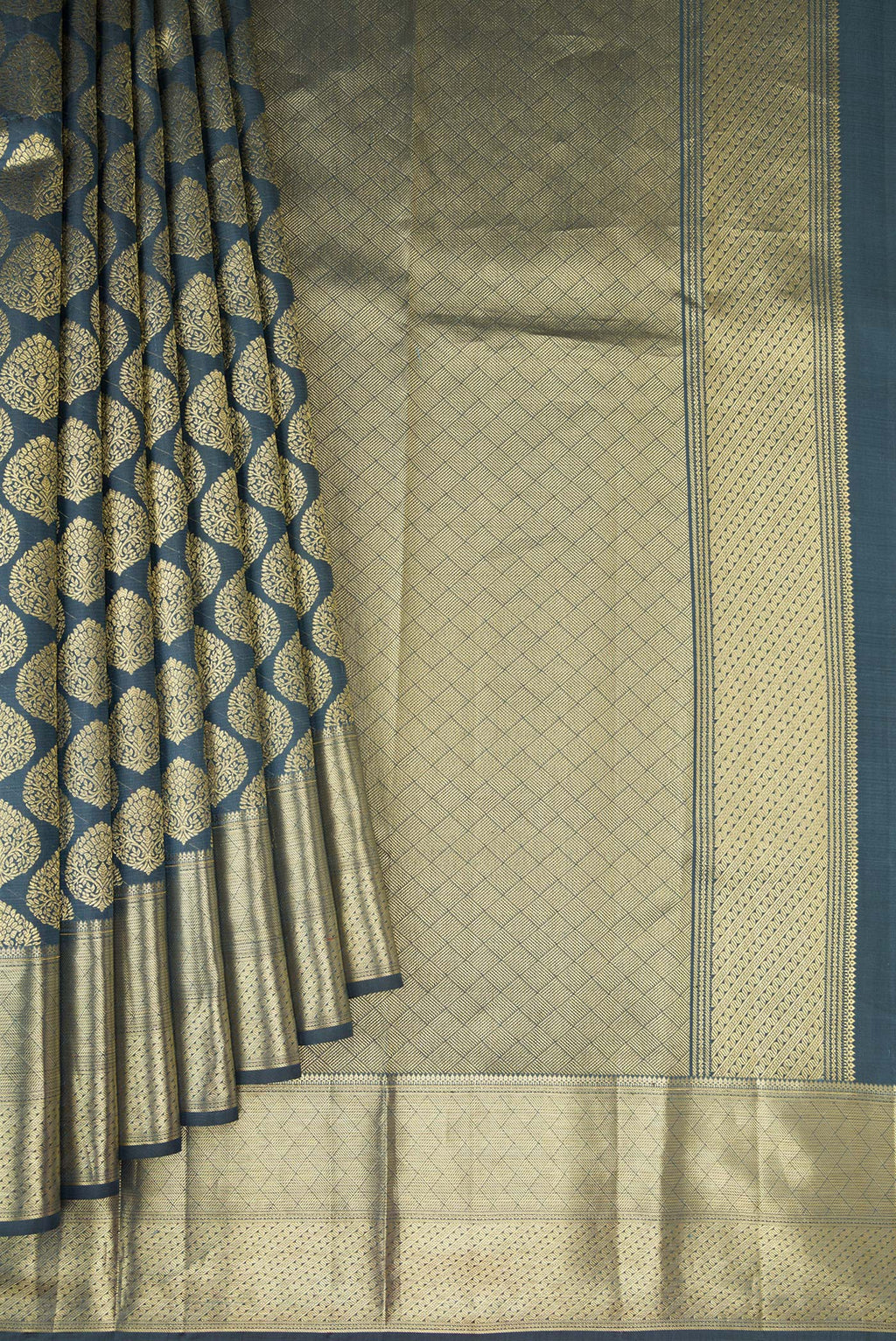 Pleats and pallu of Grey Dual Tone Kanchipuram Silk Saree with Zari Brocade on the body and Zari Border. 