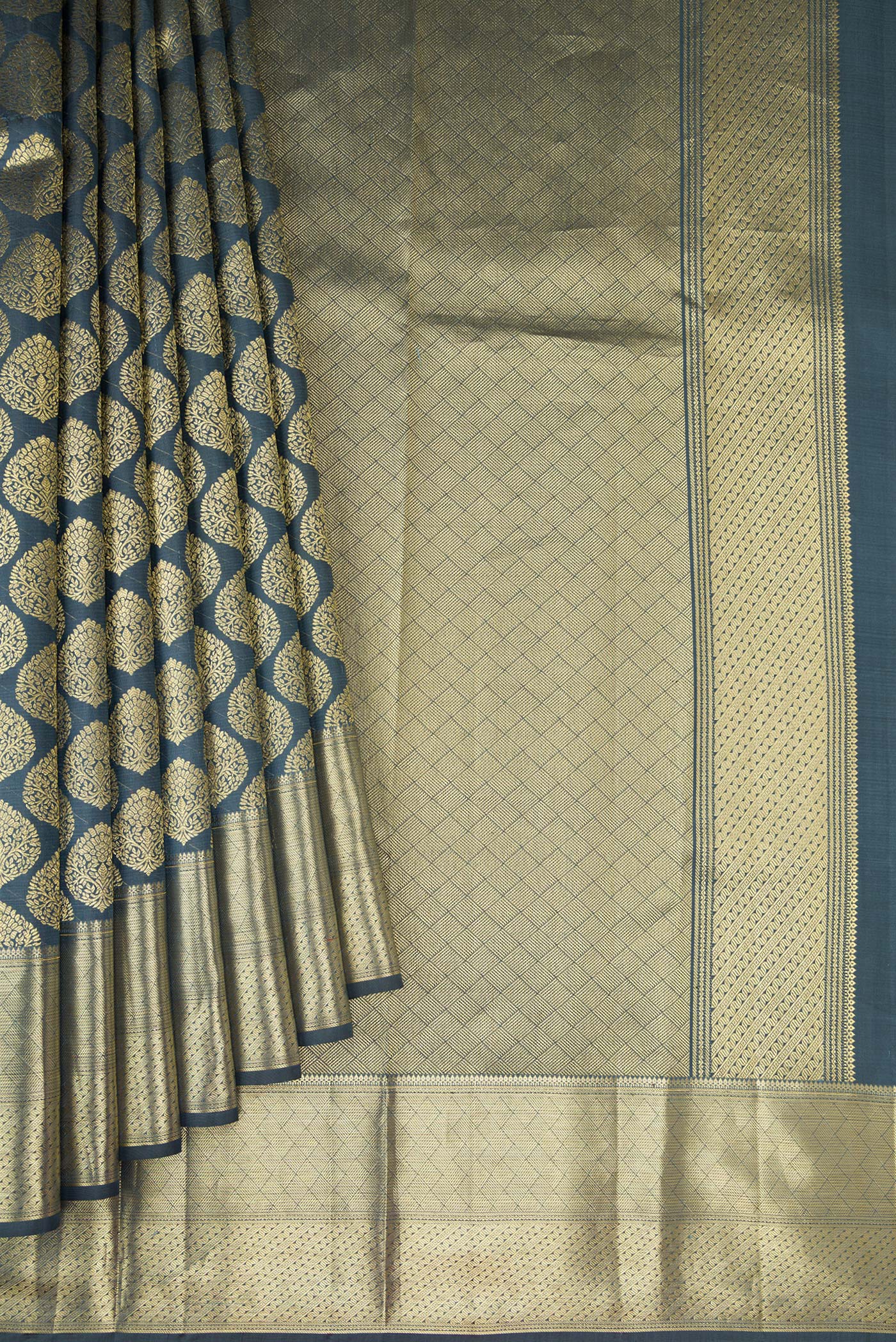 Pleats and pallu of Grey Dual Tone Kanchipuram Silk Saree with Zari Brocade on the body and Zari Border. 