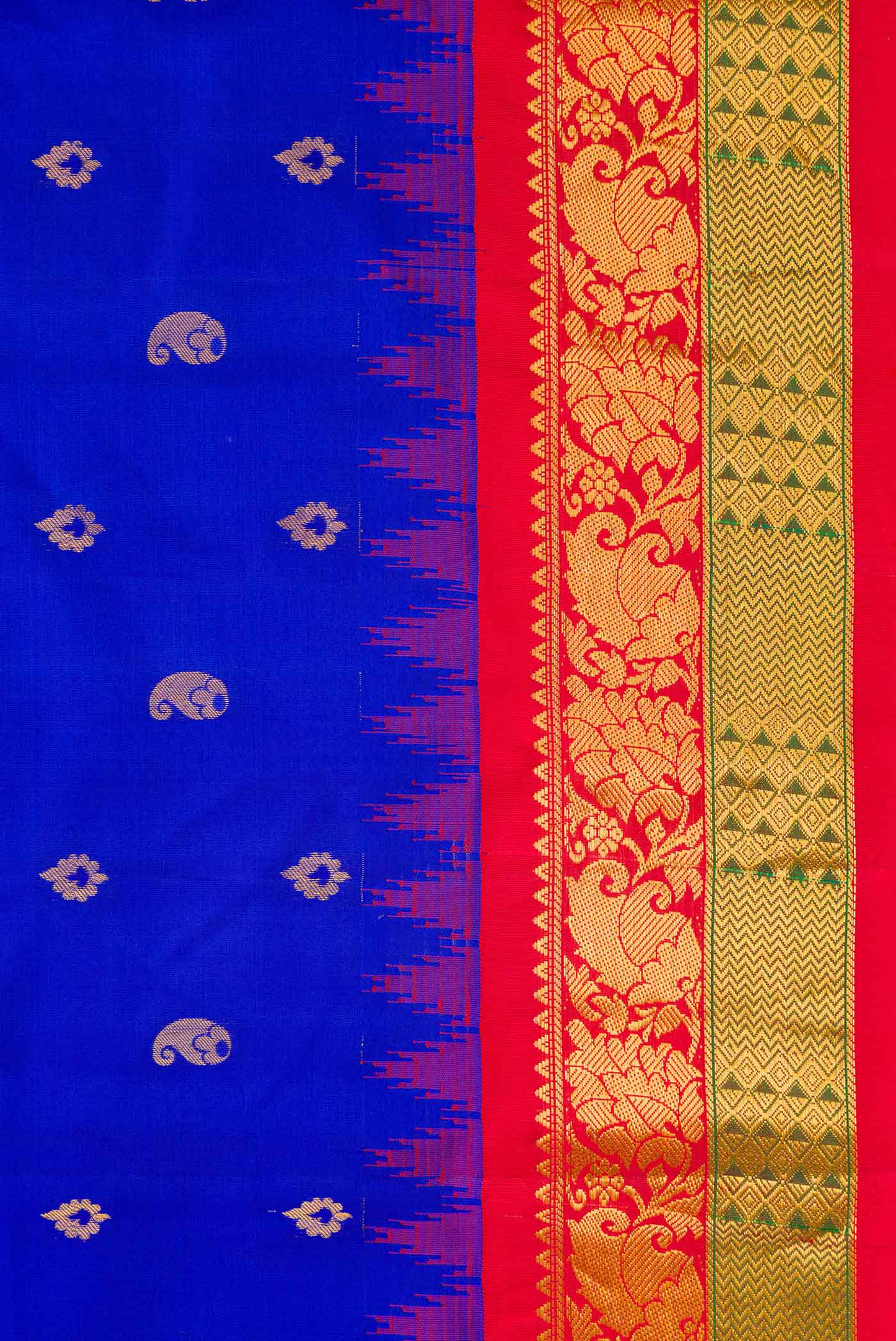 Border image of Royal Blue Dual Tone Gadwal Silk Saree with Zari Butta on the body and Zari Border