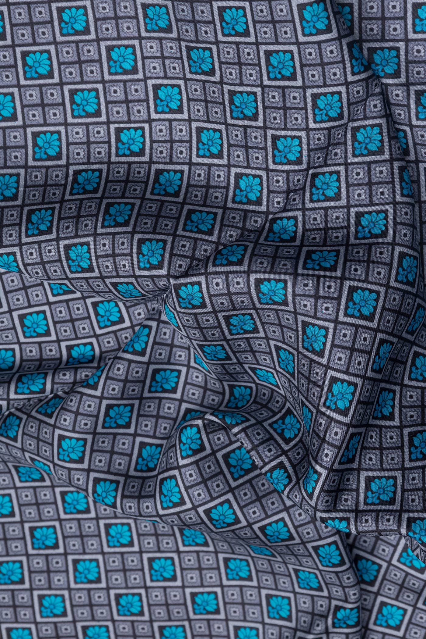 Close up of Grey Dual Tone Printed Silk Nine Yards Saree with Printed design on the body and Printed Border.  displaying folds