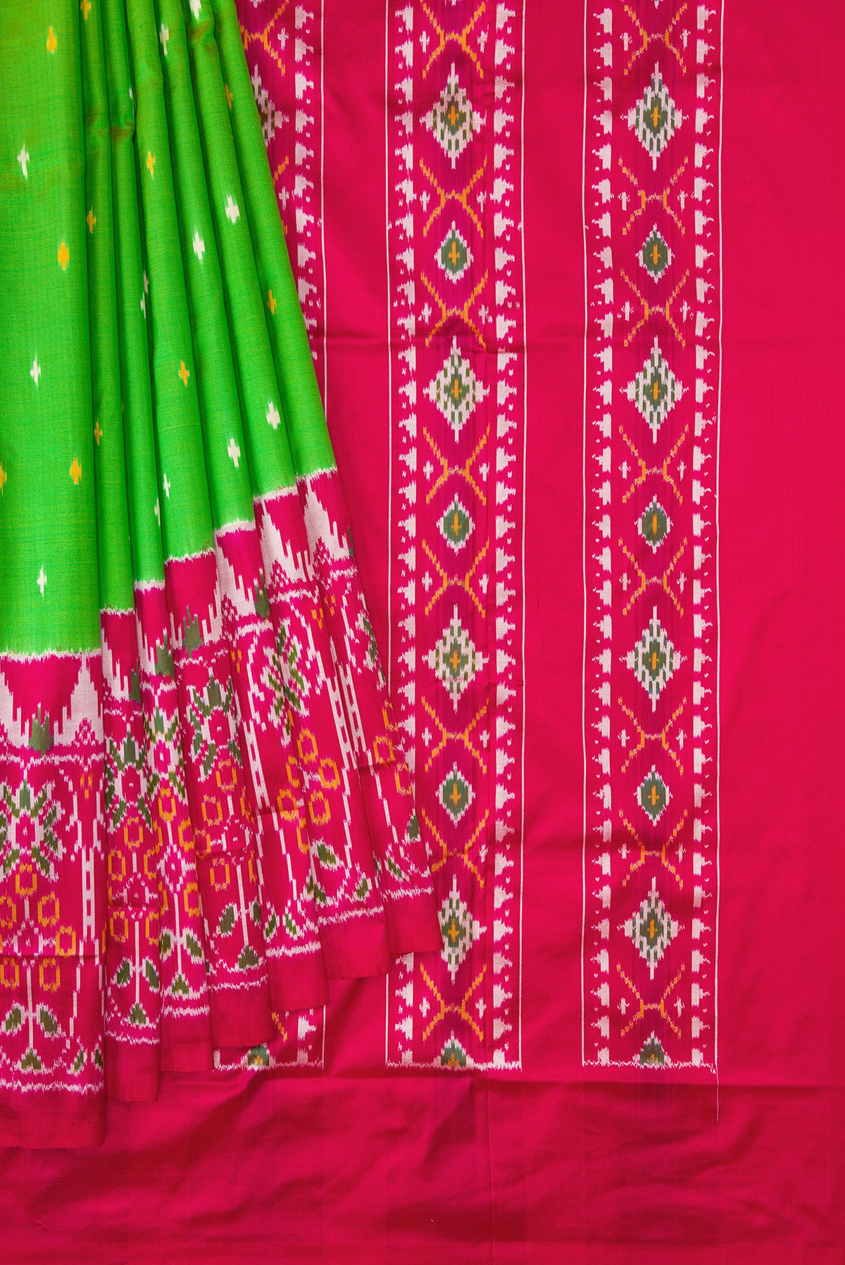 Pleats and pallu of Parrot Green Dual Tone Double Ikat Saree with Ikat Print on the body and Ikat Border. 