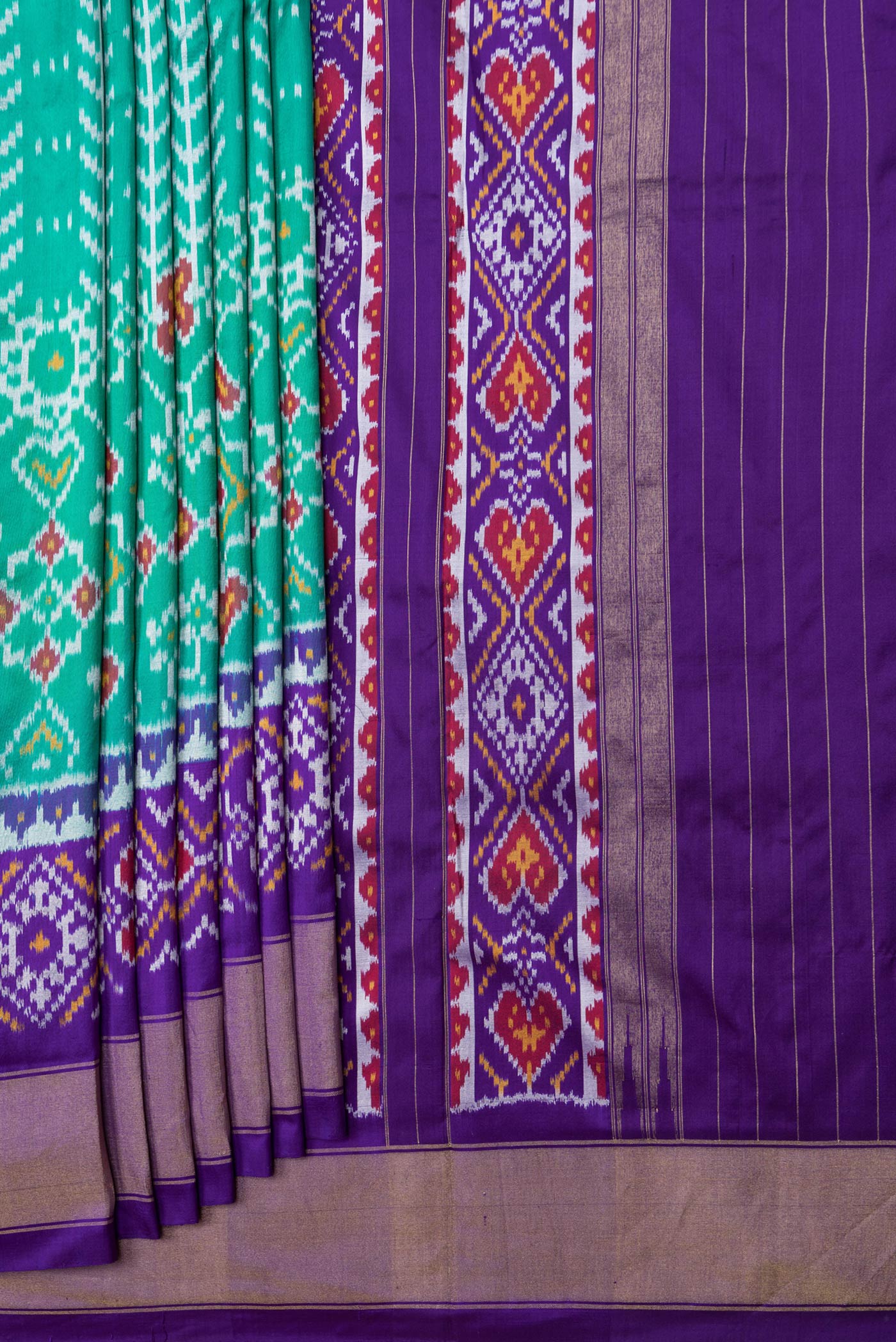 Pleats and pallu of Sea Green Dual Tone Double Ikat Saree with Ikat Print on the body and Ikat Border. 