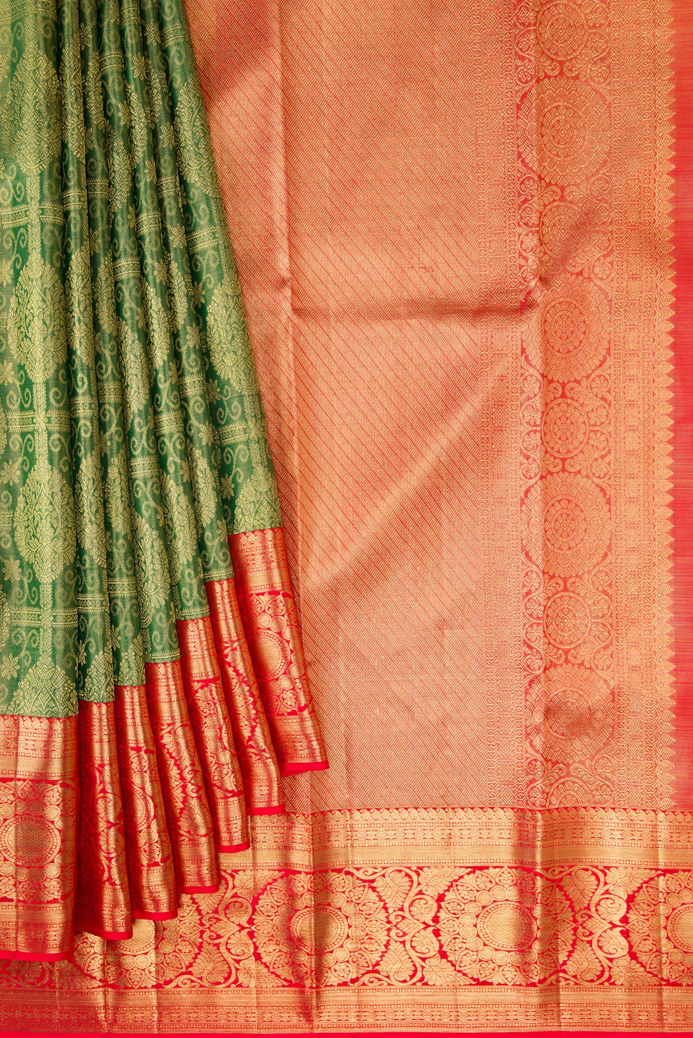 Pleats and pallu of Green Dual Tone Kanchipuram Silk Saree with Zari Brocade on the body and Zari Border. 