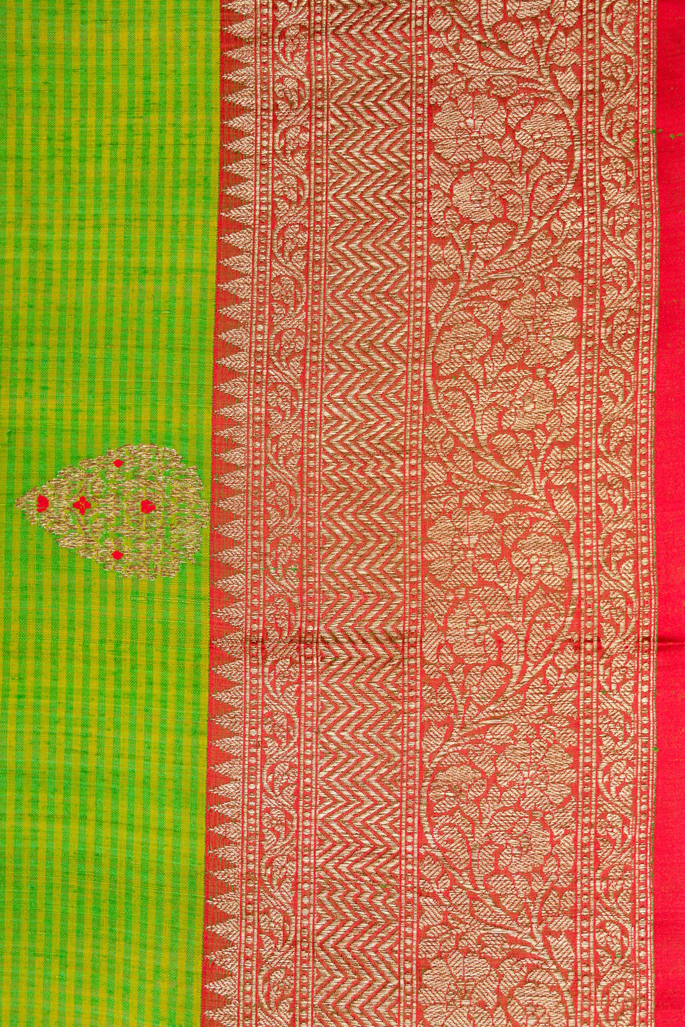 Border image of Parrot Green Dual Tone Banarasi Silk Saree with Zari Butta on the body and Fancy Border. 