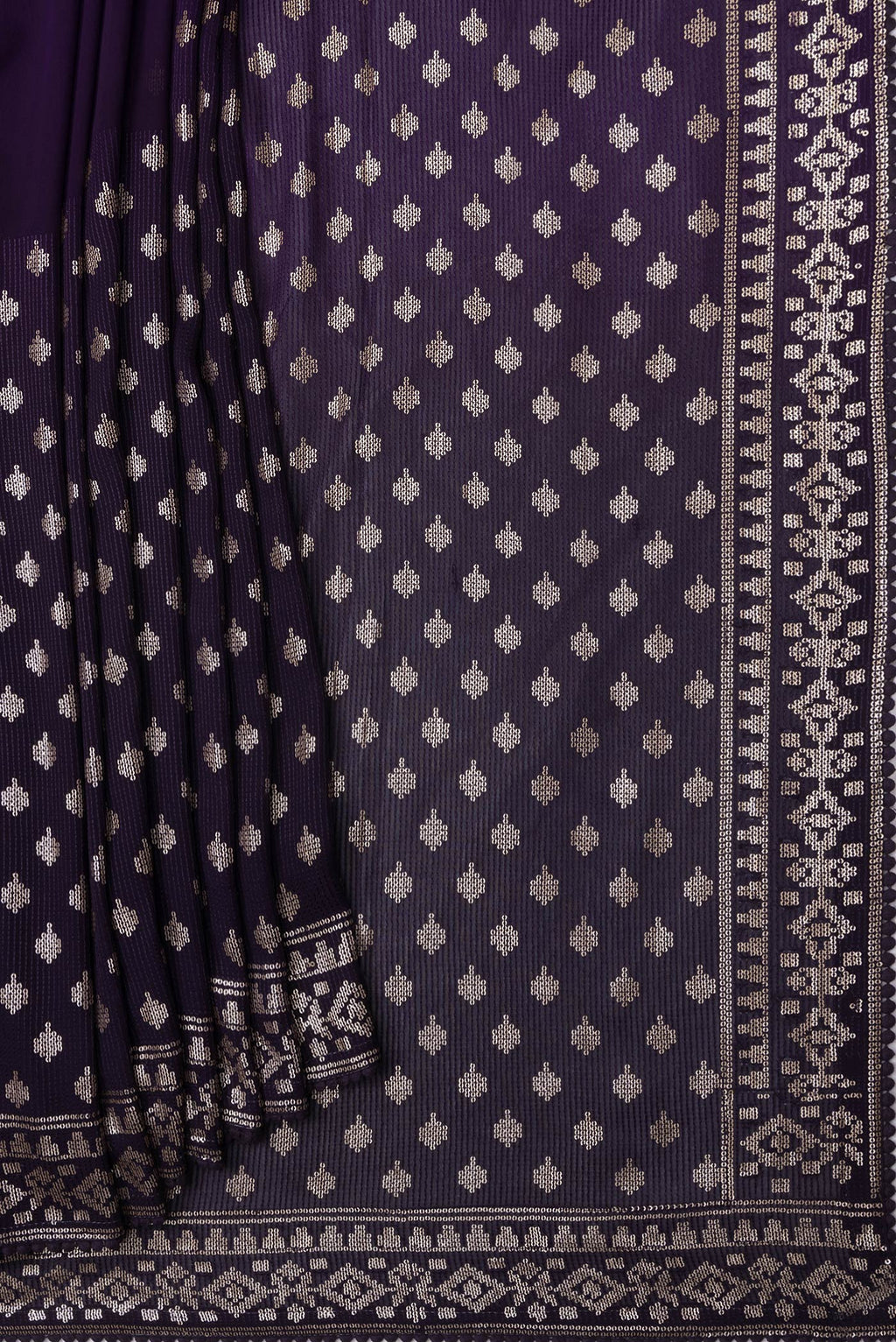 Pleats and pallu of Violet Dual Tone Georgette Saree with Embroidery on the body and Embroidery Border. 