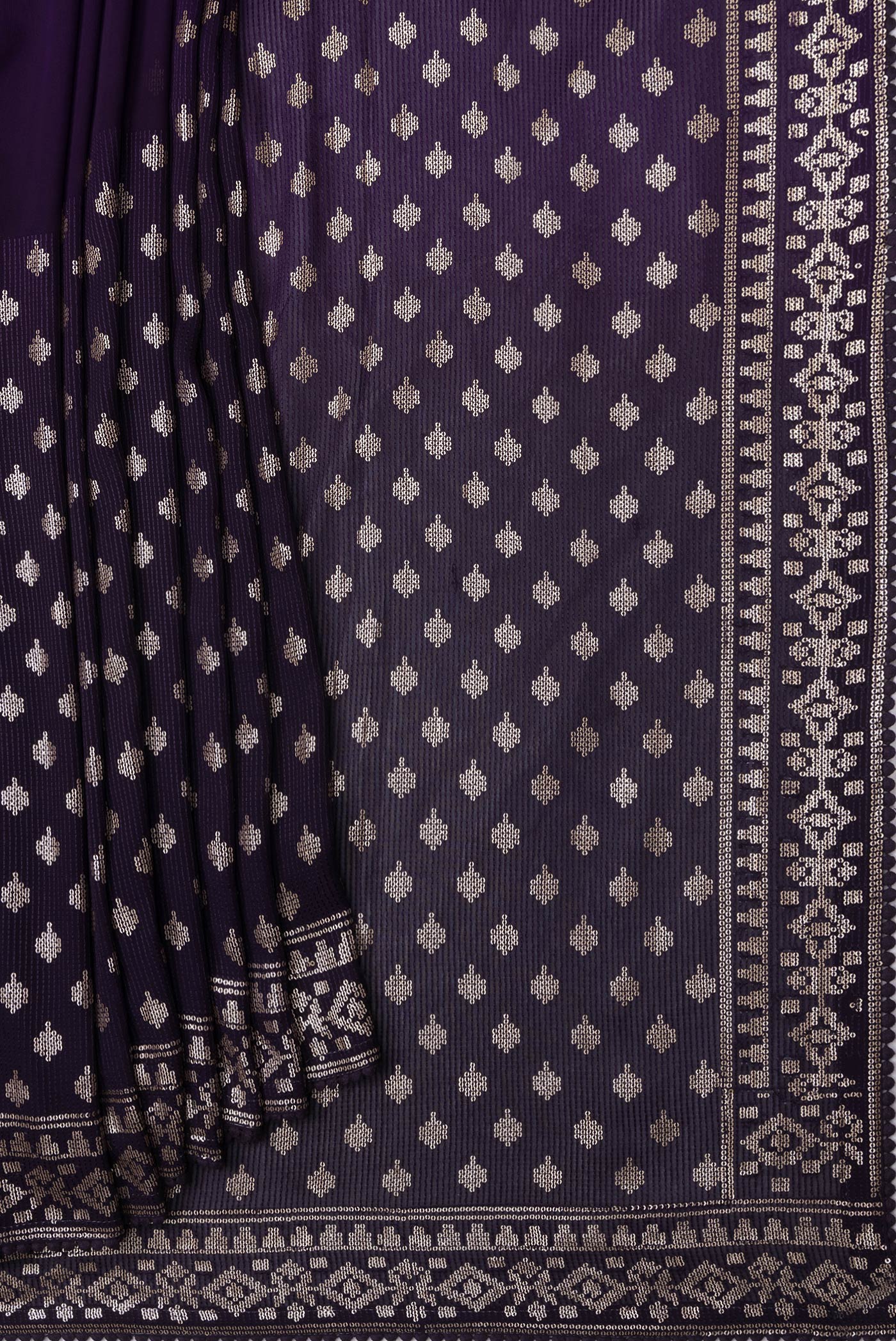 Pleats and pallu of Violet Dual Tone Georgette Saree with Embroidery on the body and Embroidery Border. 