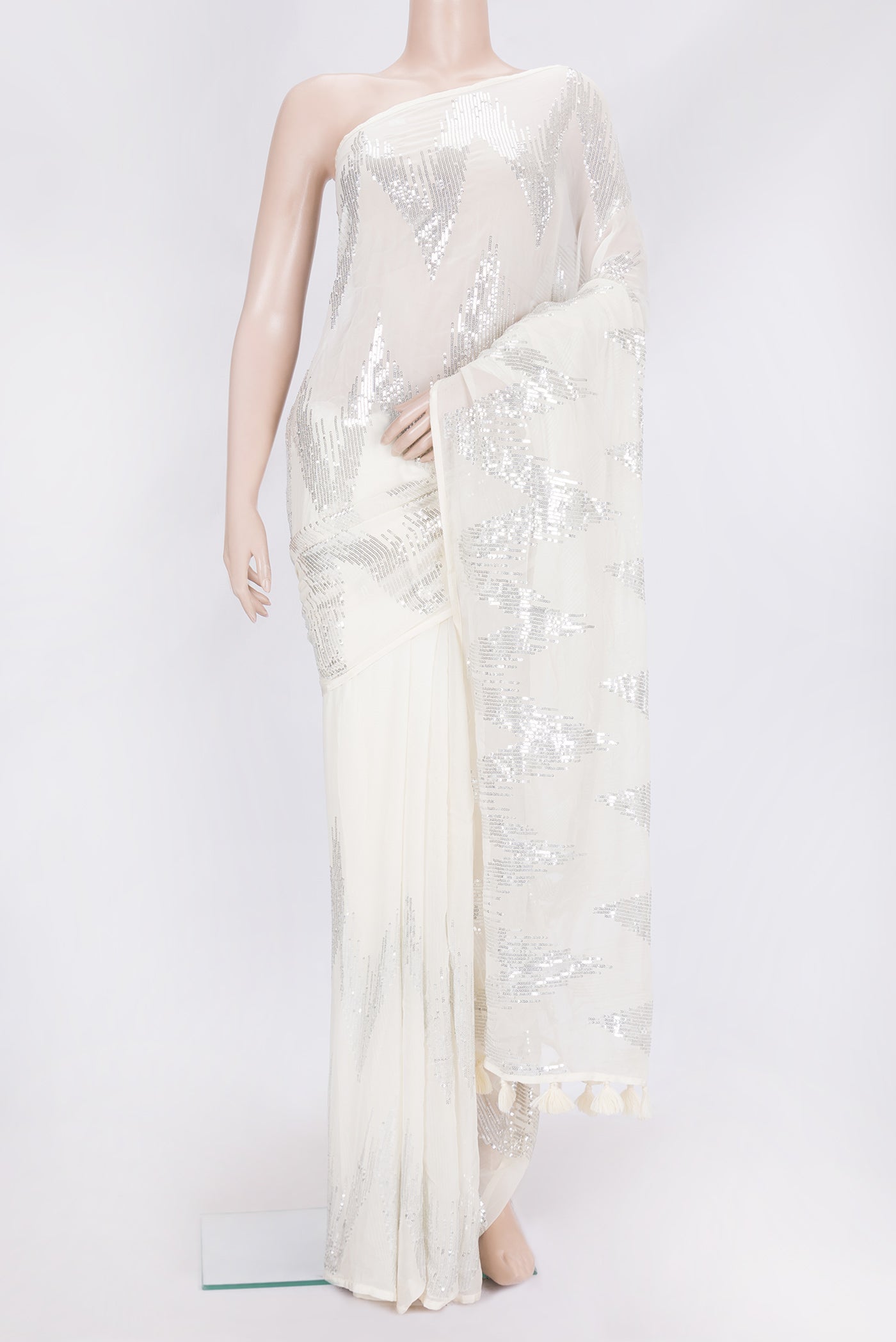 Off White Dual Tone Georgette Saree with Embroidery on the body and Without Border.  displayed on a mannequin