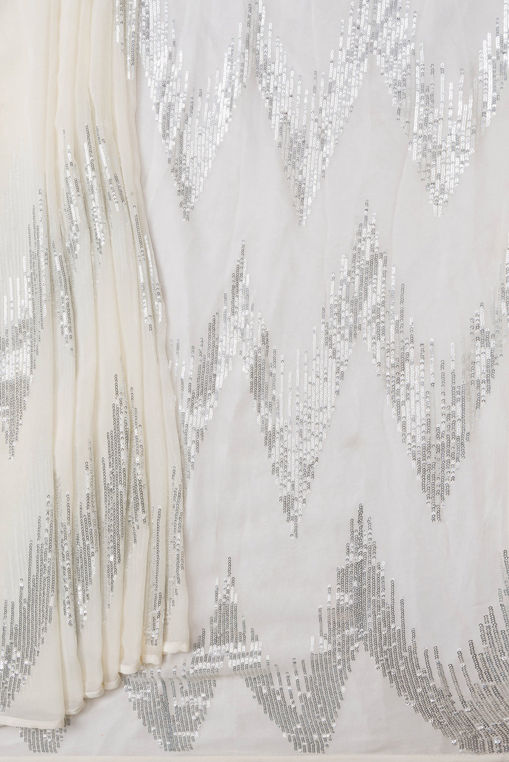 Pleats and pallu of Off White Dual Tone Georgette Saree with Embroidery on the body and Without Border. 