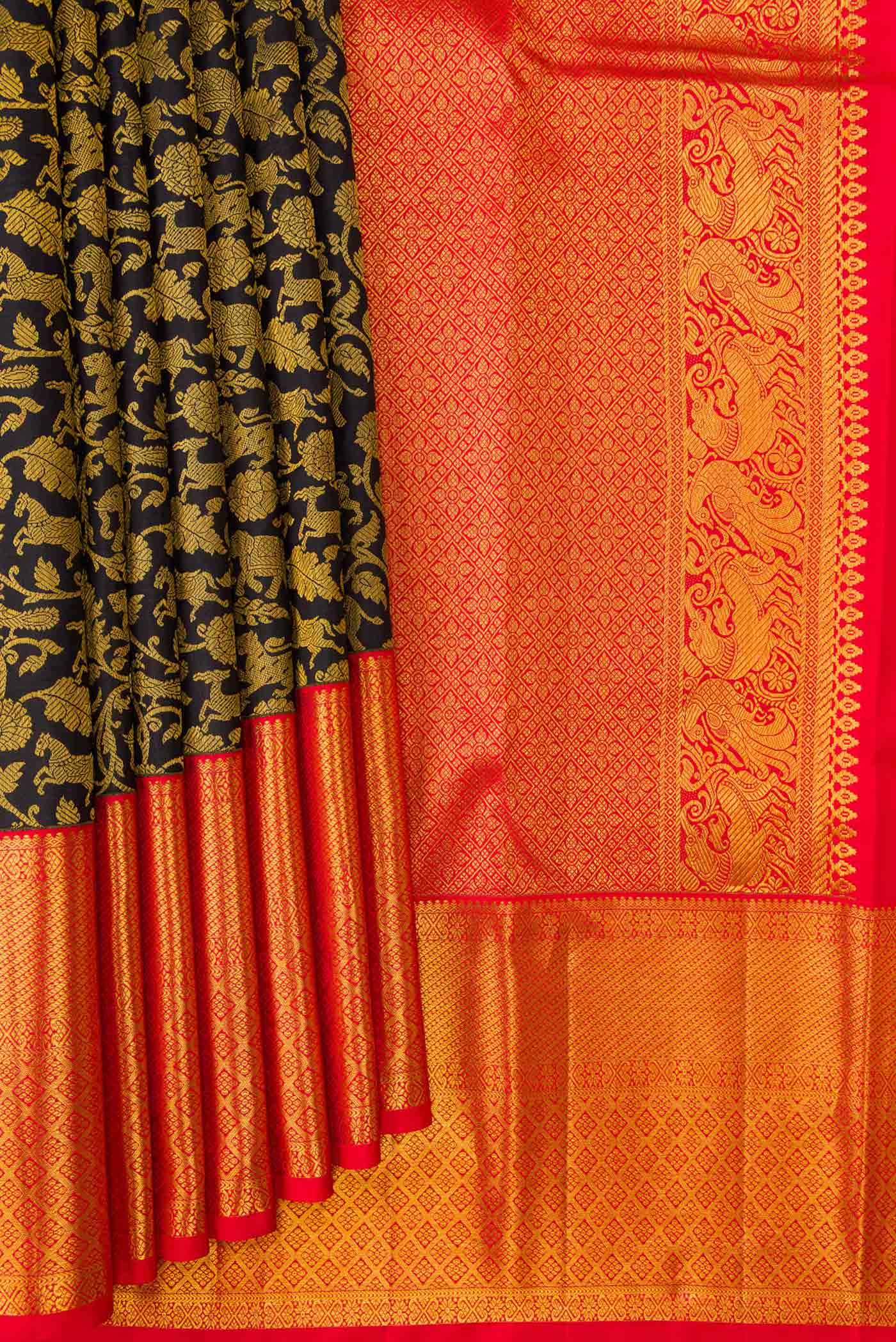 Pleats and pallu of Black Dual Tone Kanjivaram Silk Saree with Zari Brocade on the body and Zari Border. 