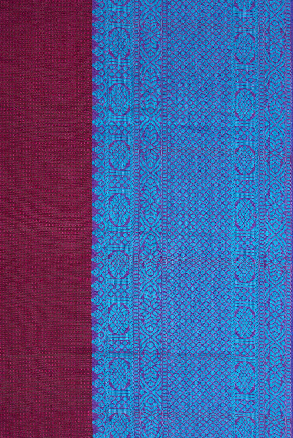 Border image of Magenta Dual Tone Kanchipuram Silk Saree with Jacquard design on the body and Thread Border. 