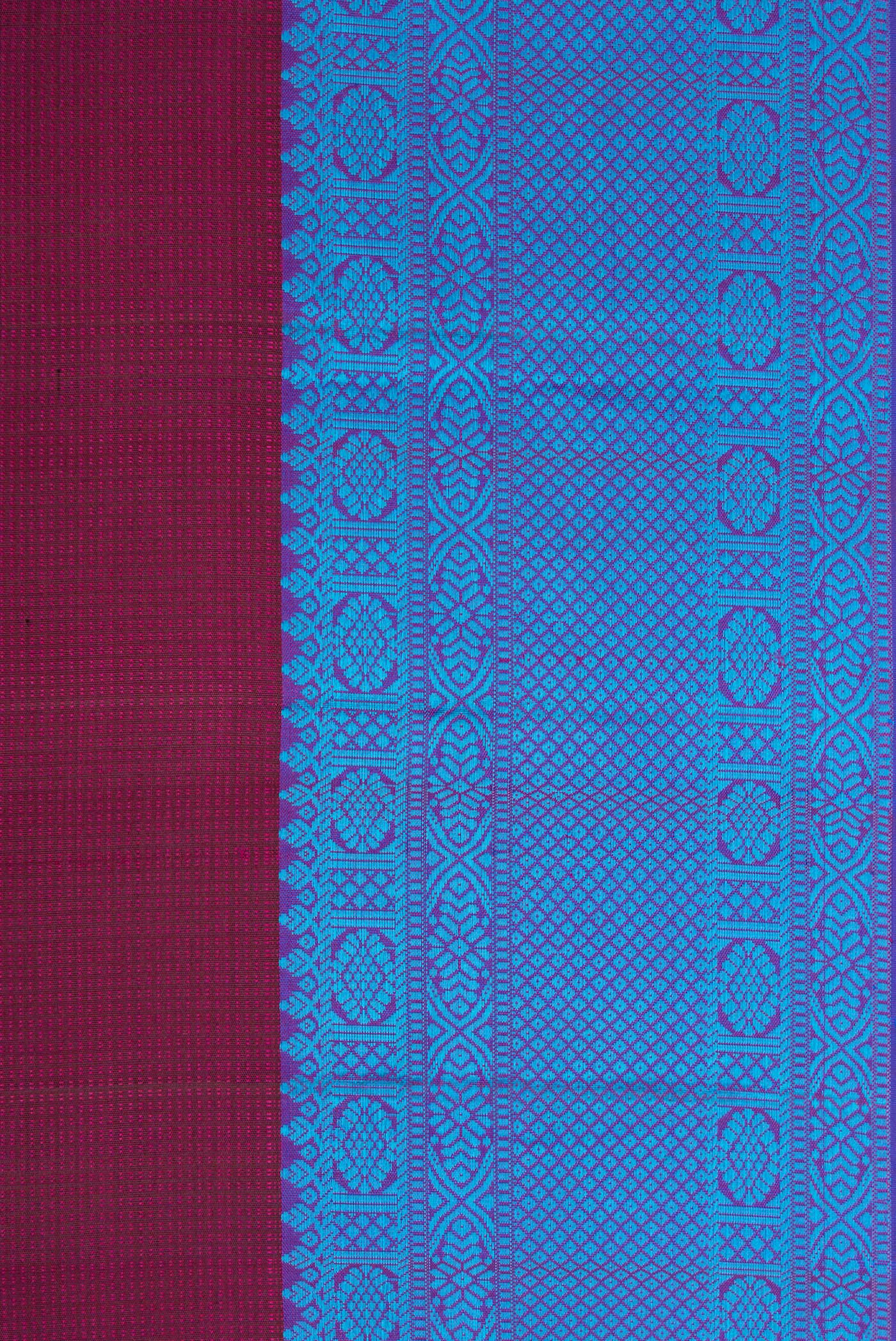 Border image of Magenta Dual Tone Kanchipuram Silk Saree with Jacquard design on the body and Thread Border. 