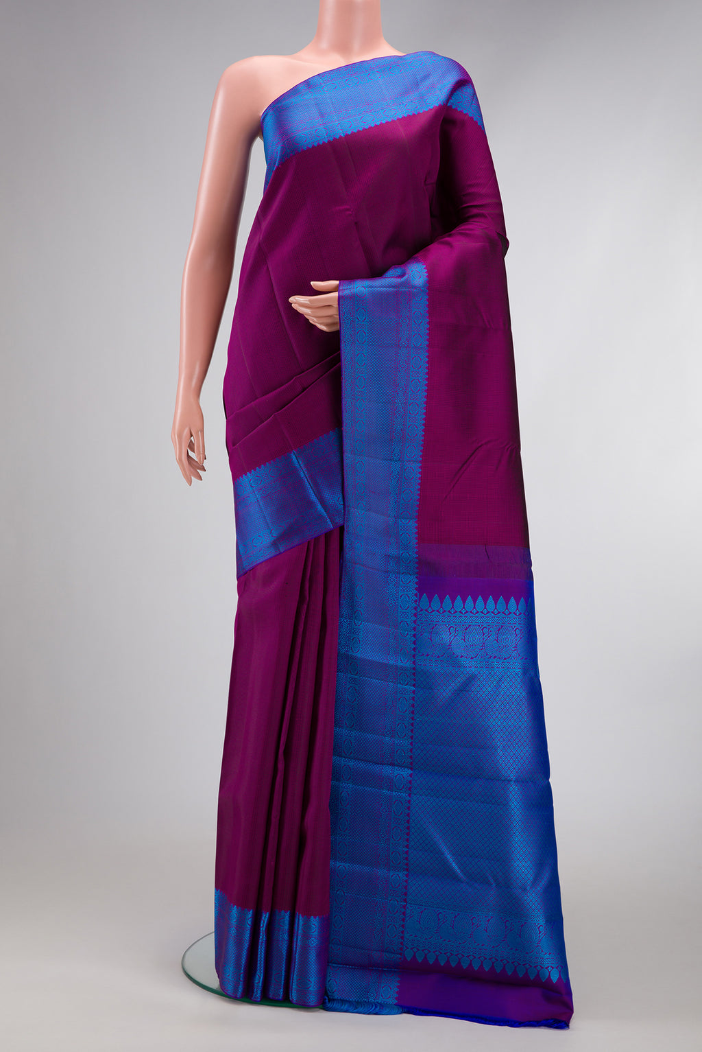Magenta Dual Tone Kanchipuram Silk Saree with Jacquard design on the body and Thread Border.  displayed on a mannequin