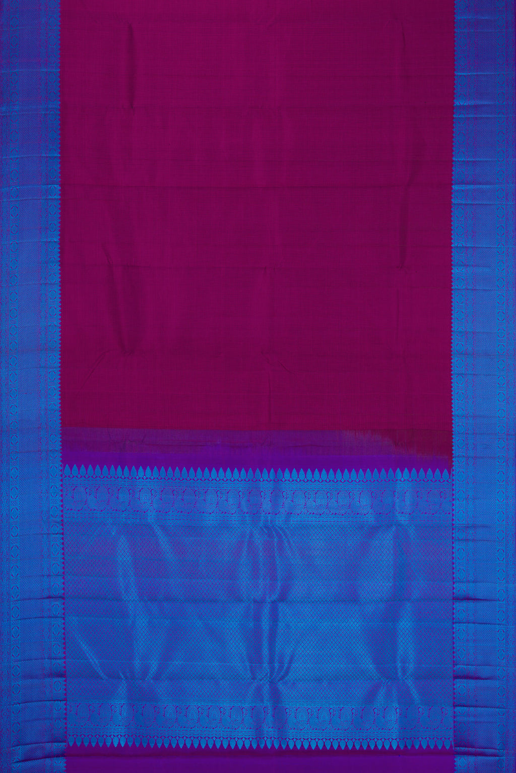Flat view of Magenta Dual Tone Kanchipuram Silk Saree with Jacquard design on the body and Thread Border. 