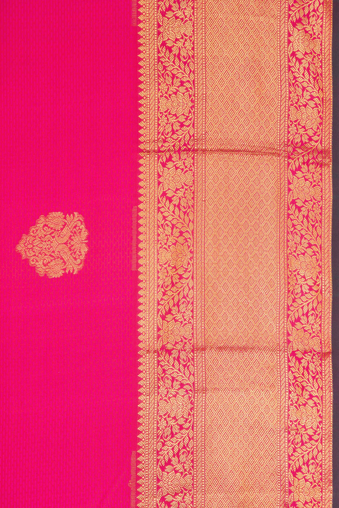 Border image of Pink Dual Tone Kanchipuram Silk Saree with Jacquard With Zari Butta on the body and Zari Border. 