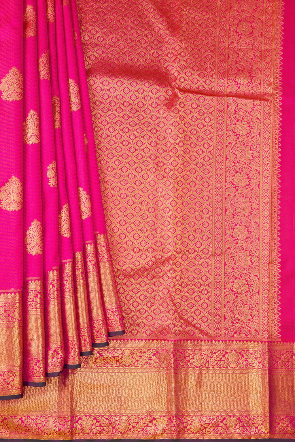 Pleats and pallu of Pink Dual Tone Kanchipuram Silk Saree with Jacquard With Zari Butta on the body and Zari Border. 