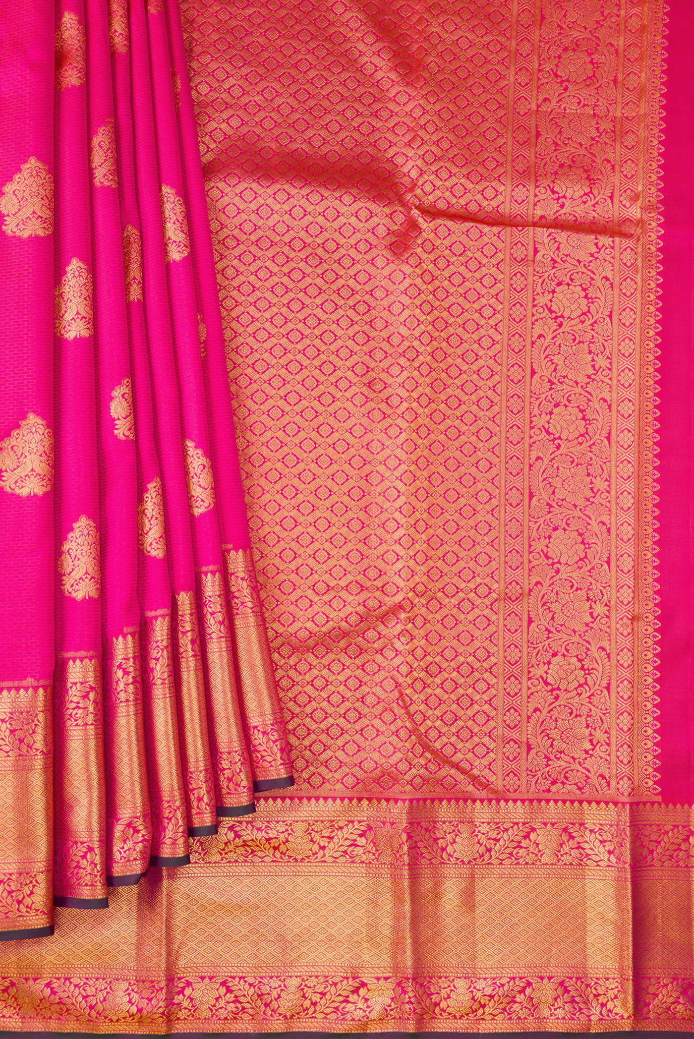 Pleats and pallu of Pink Dual Tone Kanchipuram Silk Saree with Jacquard With Zari Butta on the body and Zari Border. 