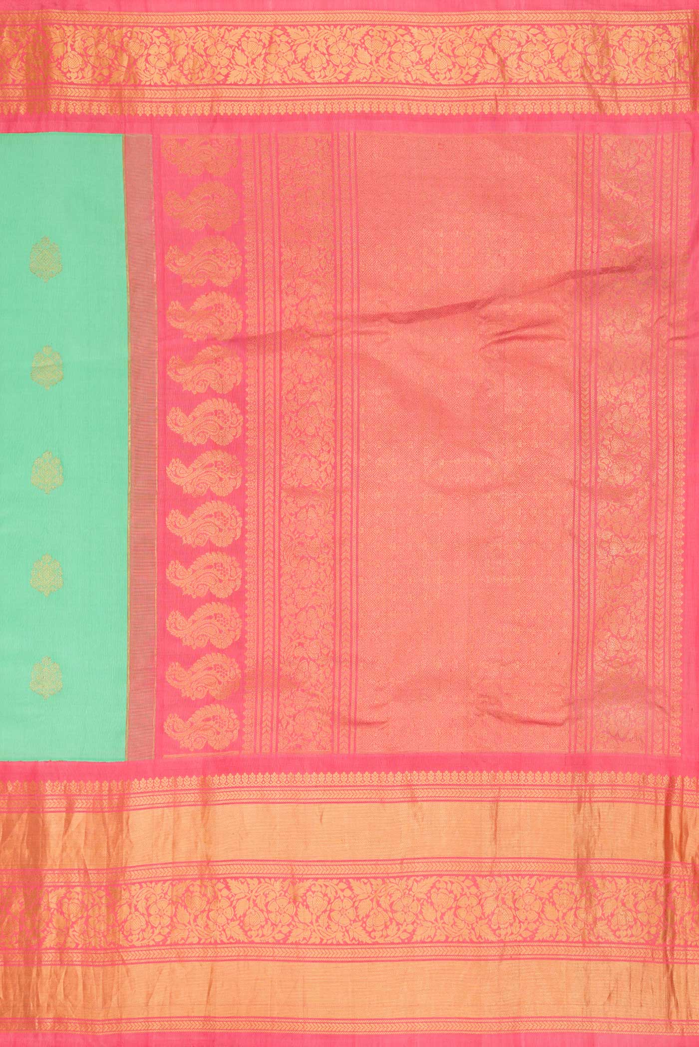 Close up image of the pallu of Sea Green Dual Tone Gadwal Silk Saree with Zari Butta on the body and Zari Border