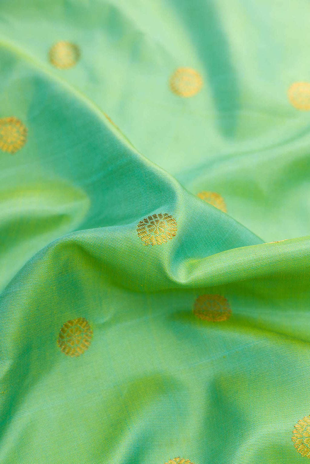 Close up of Sea Green Dual Tone Gadwal Silk Saree with Zari Butta on the body and Zari Border displaying folds