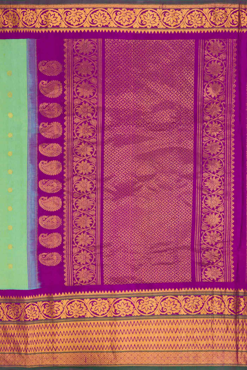 Close up image of the pallu of Sea Green Dual Tone Gadwal Silk Saree with Zari Butta on the body and Zari Border