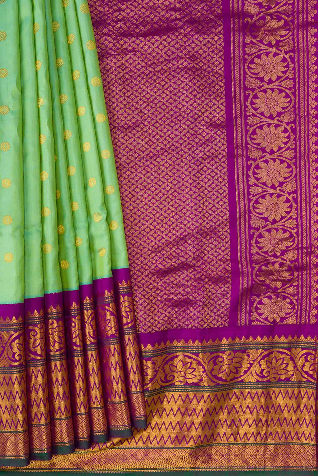 Pleats and pallu of Sea Green Dual Tone Gadwal Silk Saree with Zari Butta on the body and Zari Border