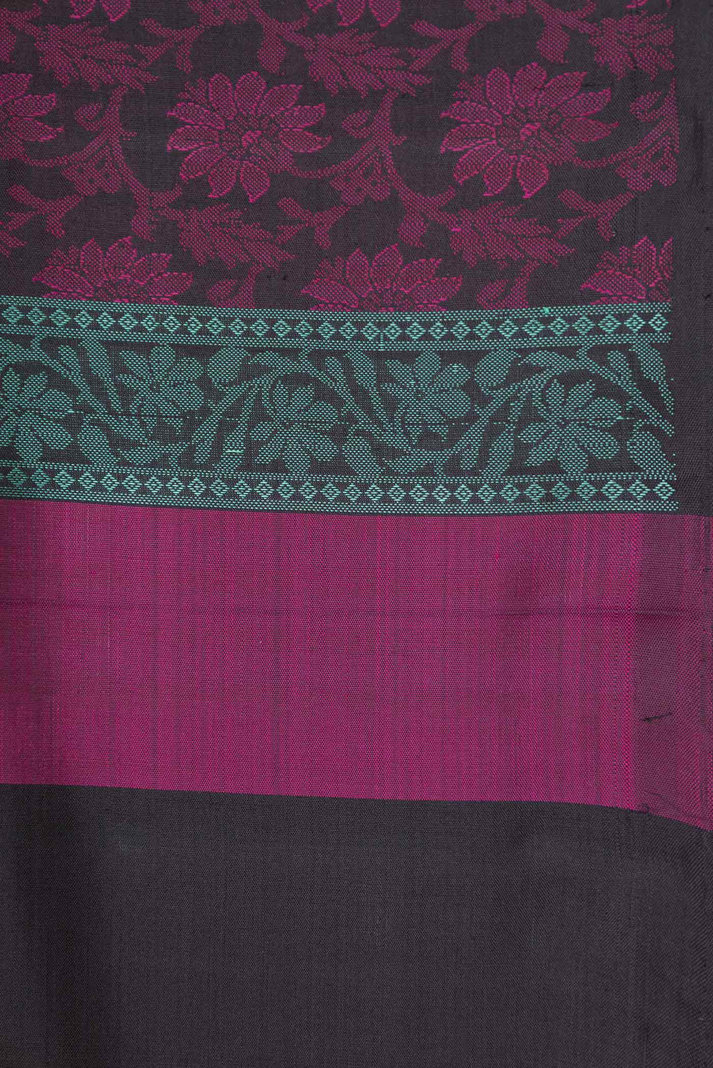 Border image of Green and Pink Color Kanchipuram Silk Saree with Jacquard design on the body and Without Border