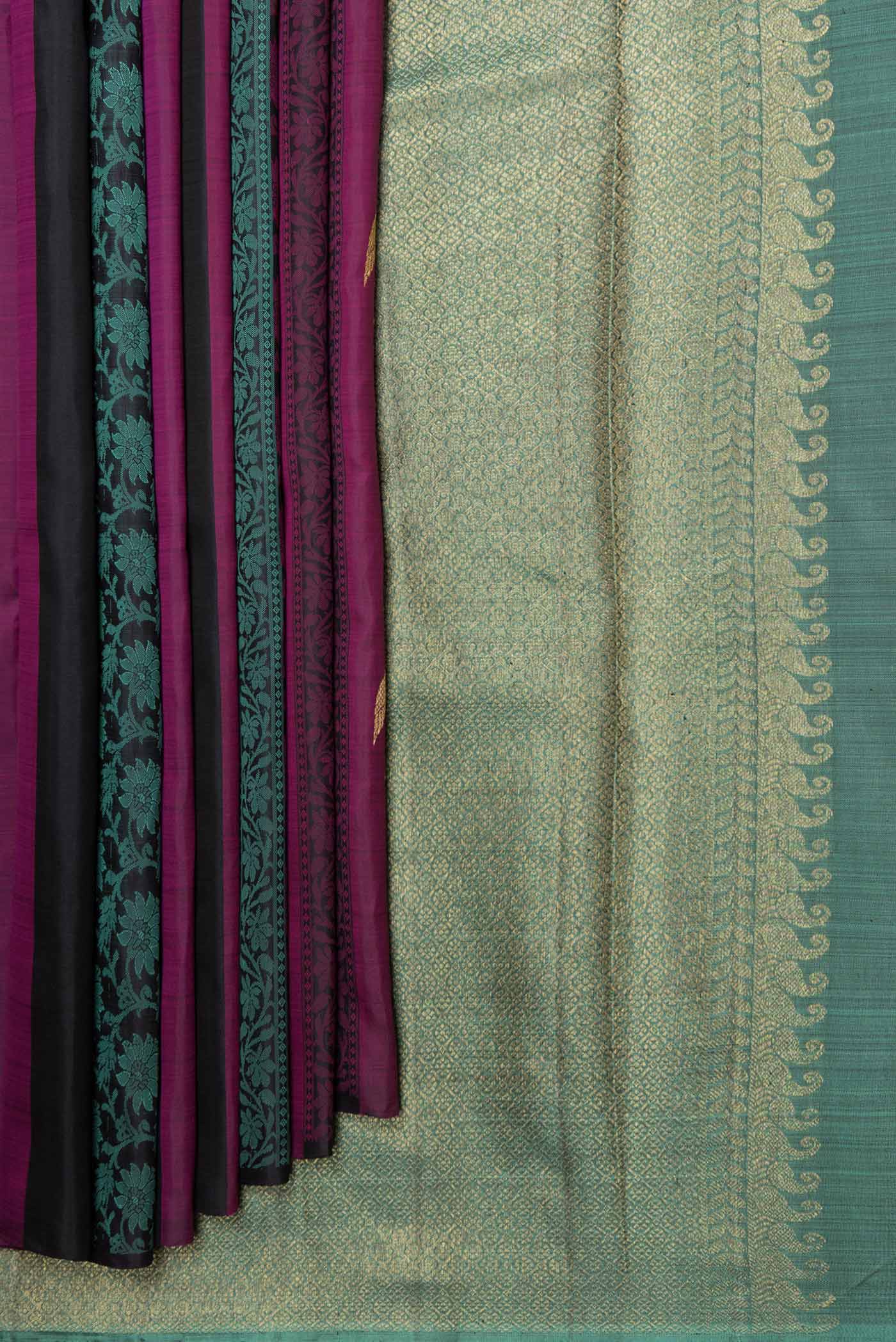 Pleats and pallu of Green and Pink Color Kanchipuram Silk Saree with Jacquard design on the body and Without Border