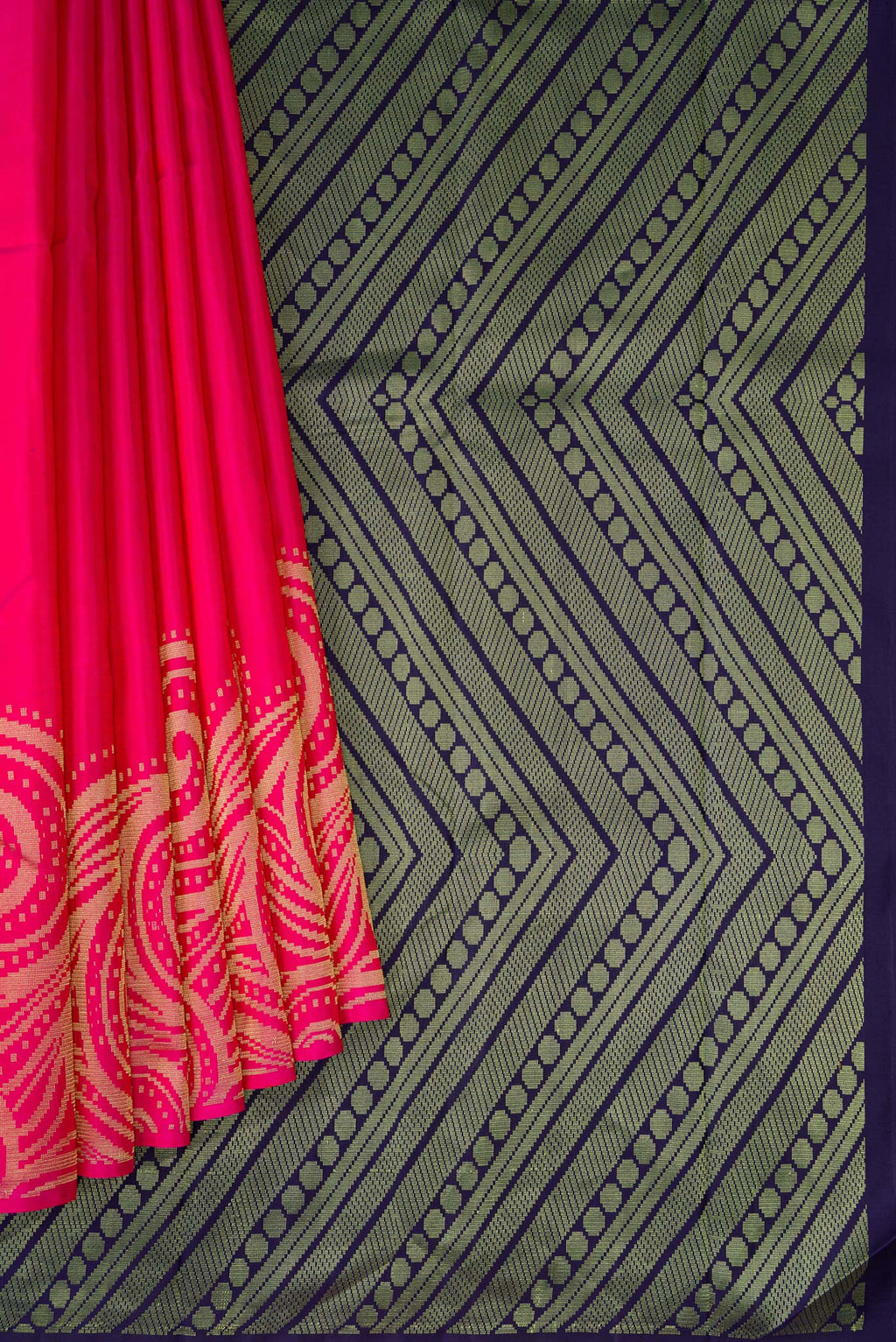 Pleats and pallu of Pink Dual Tone Kanchipuram Silk Saree with Plain Body and Fancy Border. 
