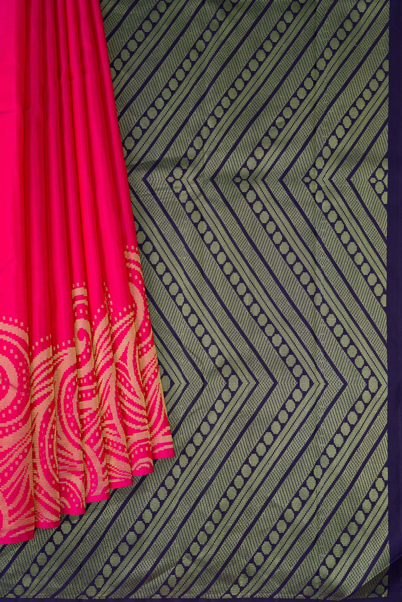 Pleats and pallu of Pink Dual Tone Kanchipuram Silk Saree with Plain Body and Fancy Border. 